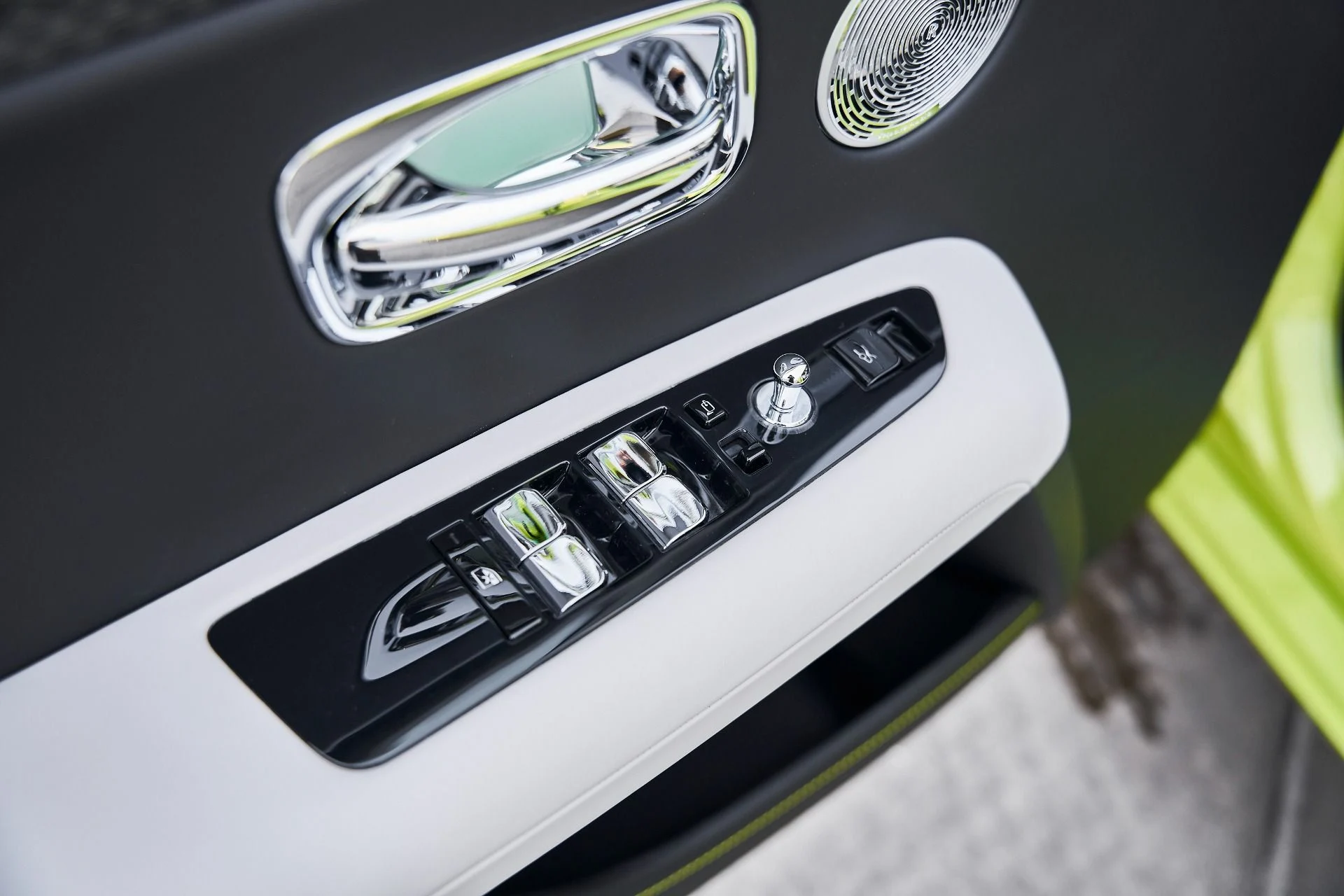 mph033_459709553_Used_2025_Rolls_Royce_Ghost_Black_Badge_1769049506_d96feed251