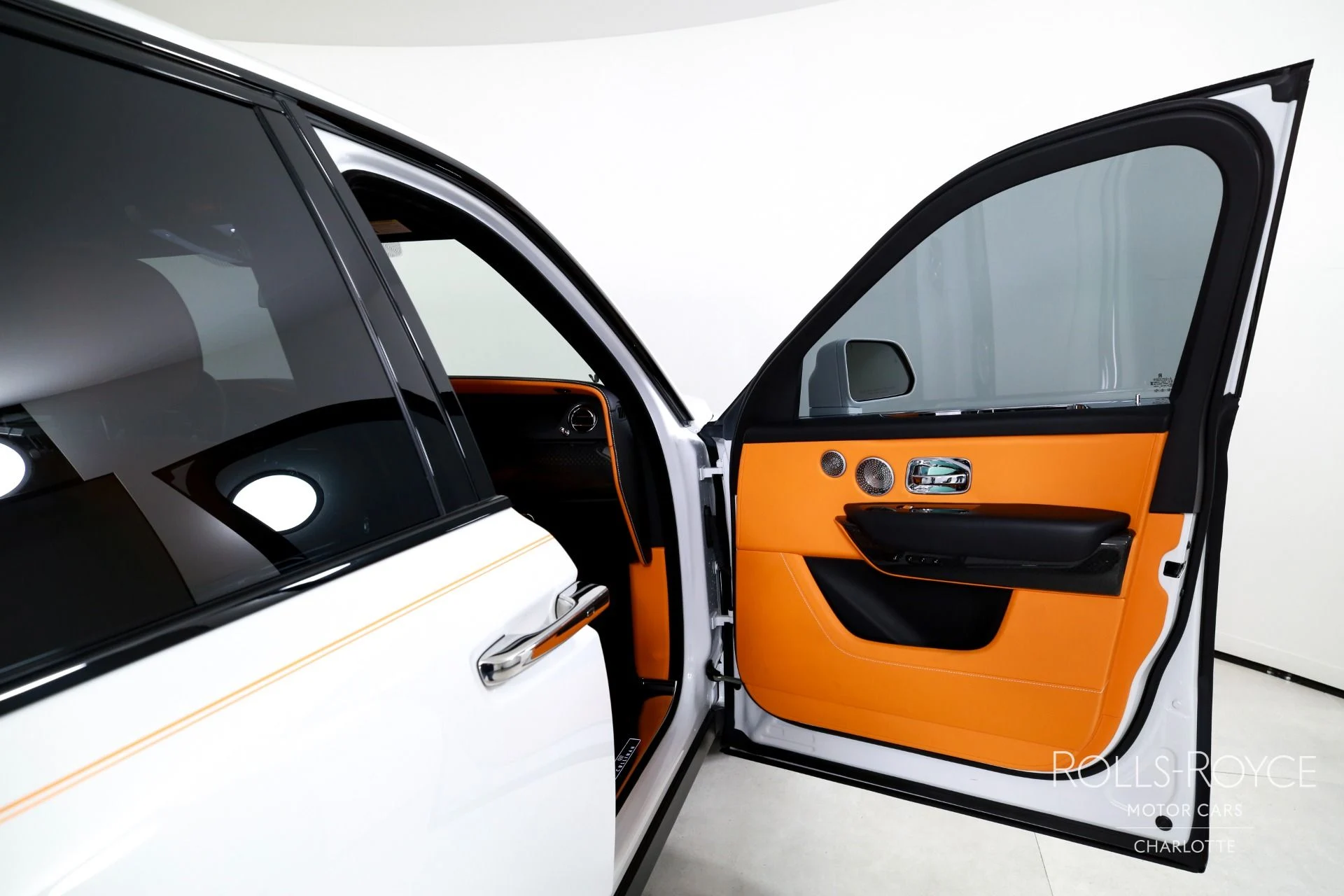 mph033_481917873_Used_2022_Rolls_Royce_Black_Badge_Cullinan_1764197182_acbfa965da