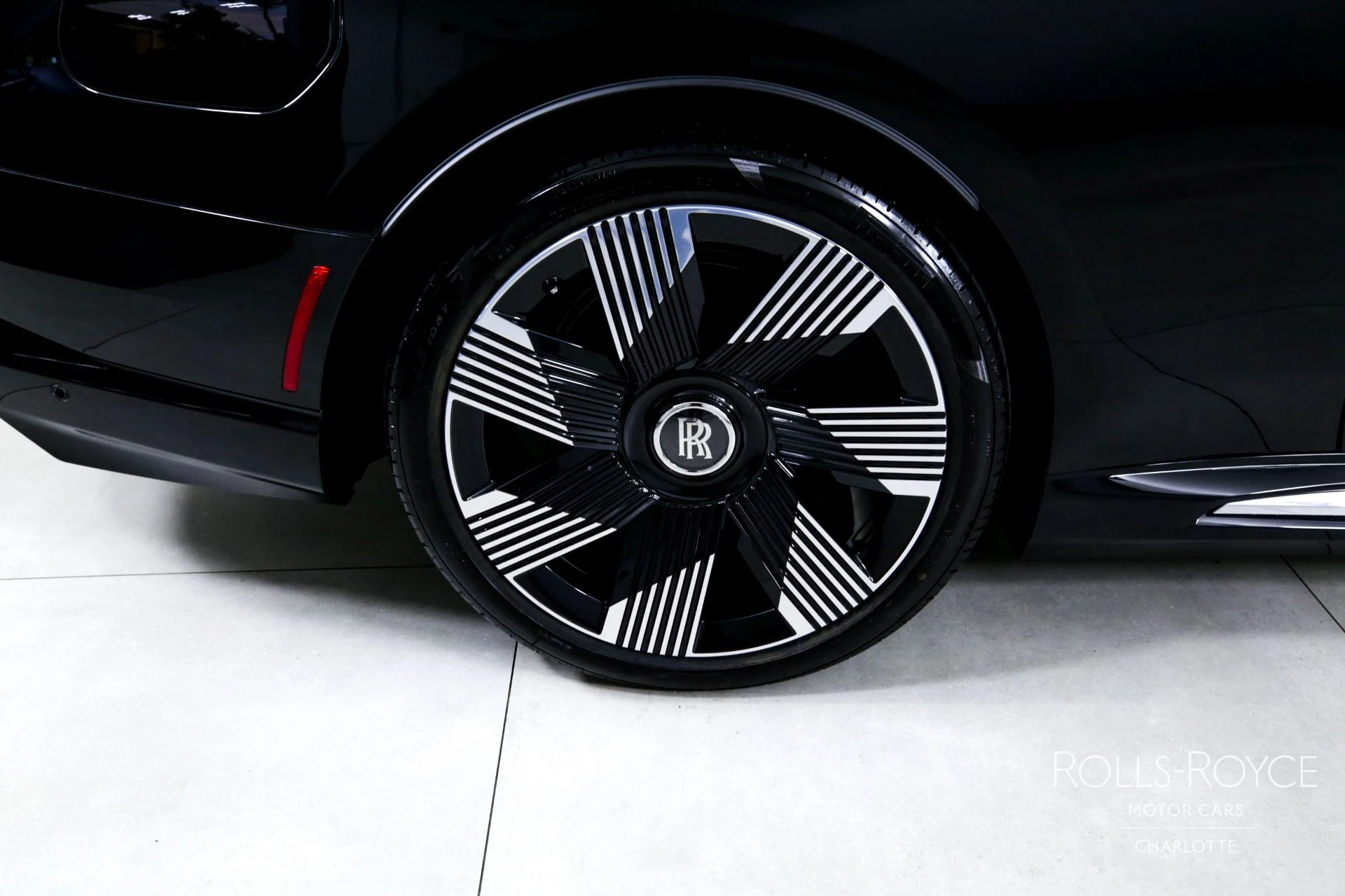 mph033_48454265_Used_2024_Rolls_Royce_Spectre_1745445459_04b54857b2
