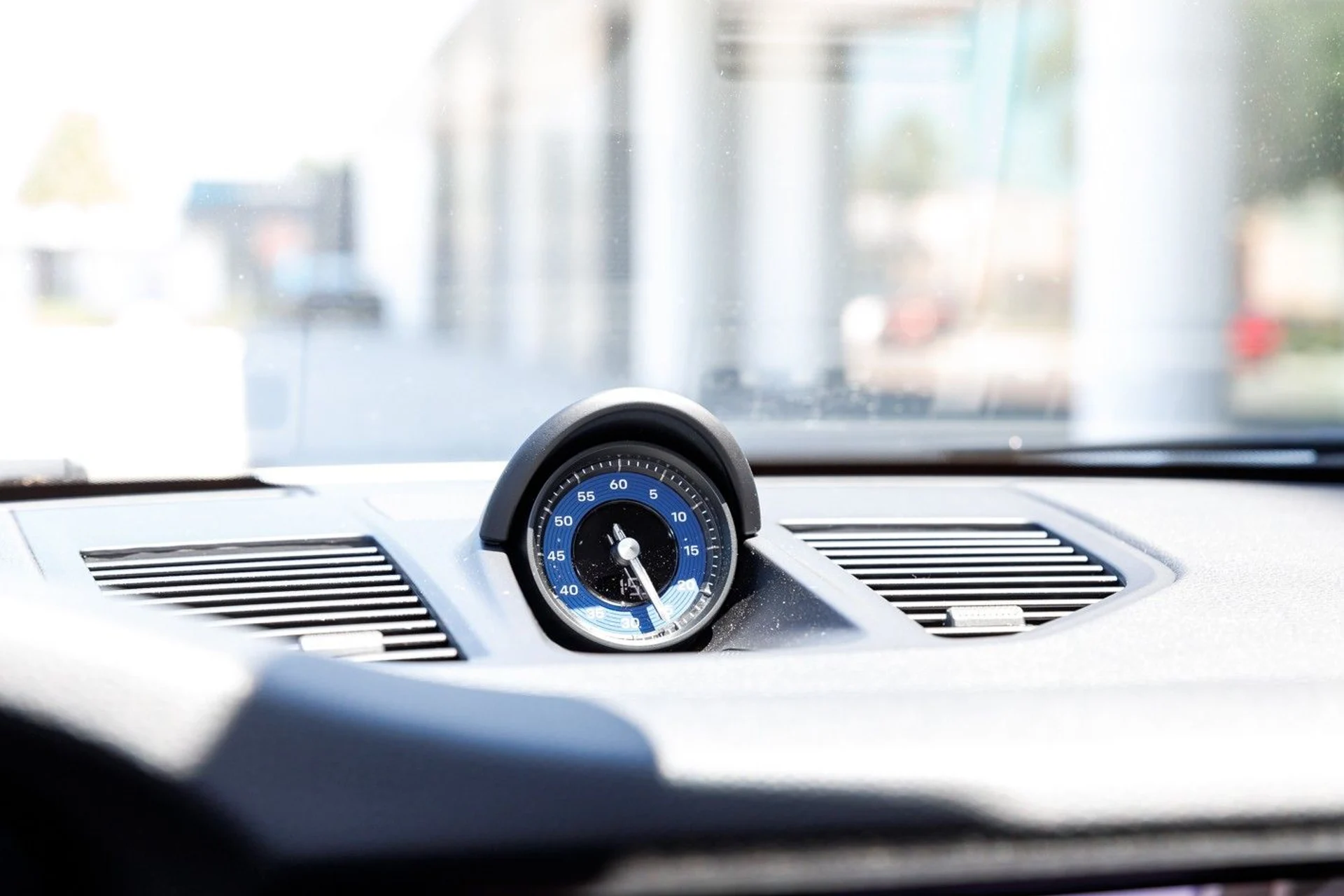 mph033_491090970_666_p34_l_9f3b28f909