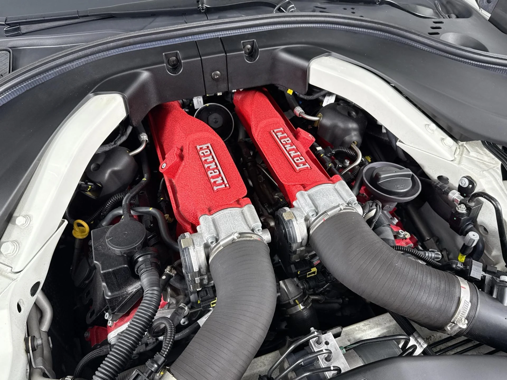 mph033_497514705_Used_2023_Ferrari_Roma_1784158055_ba9139b225