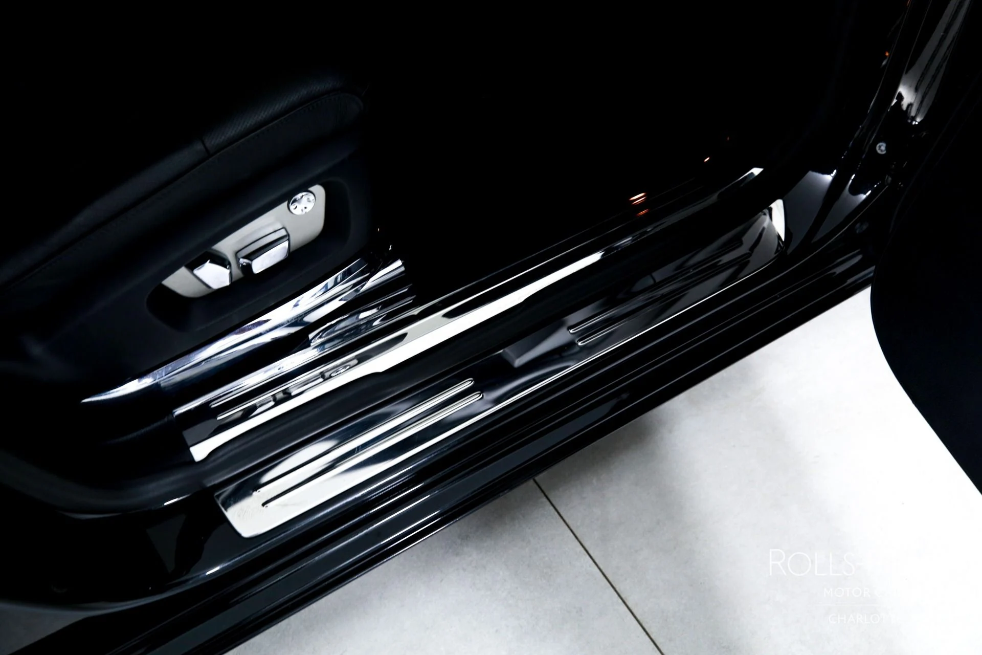 mph033_498860505_Used_2011_Rolls_Royce_Ghost_1781189542_116175b87b