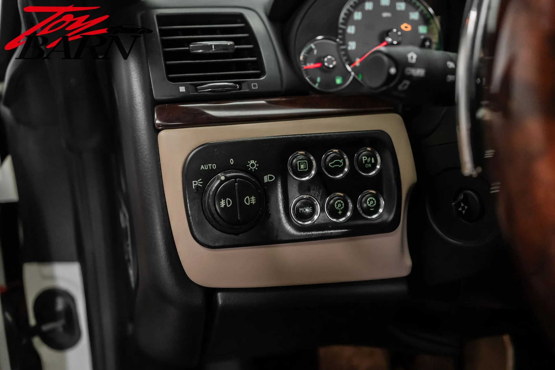 mph033_505582694_2fd8e9829a1692521a66640ffdd5aa44x_7b3a46ea7e