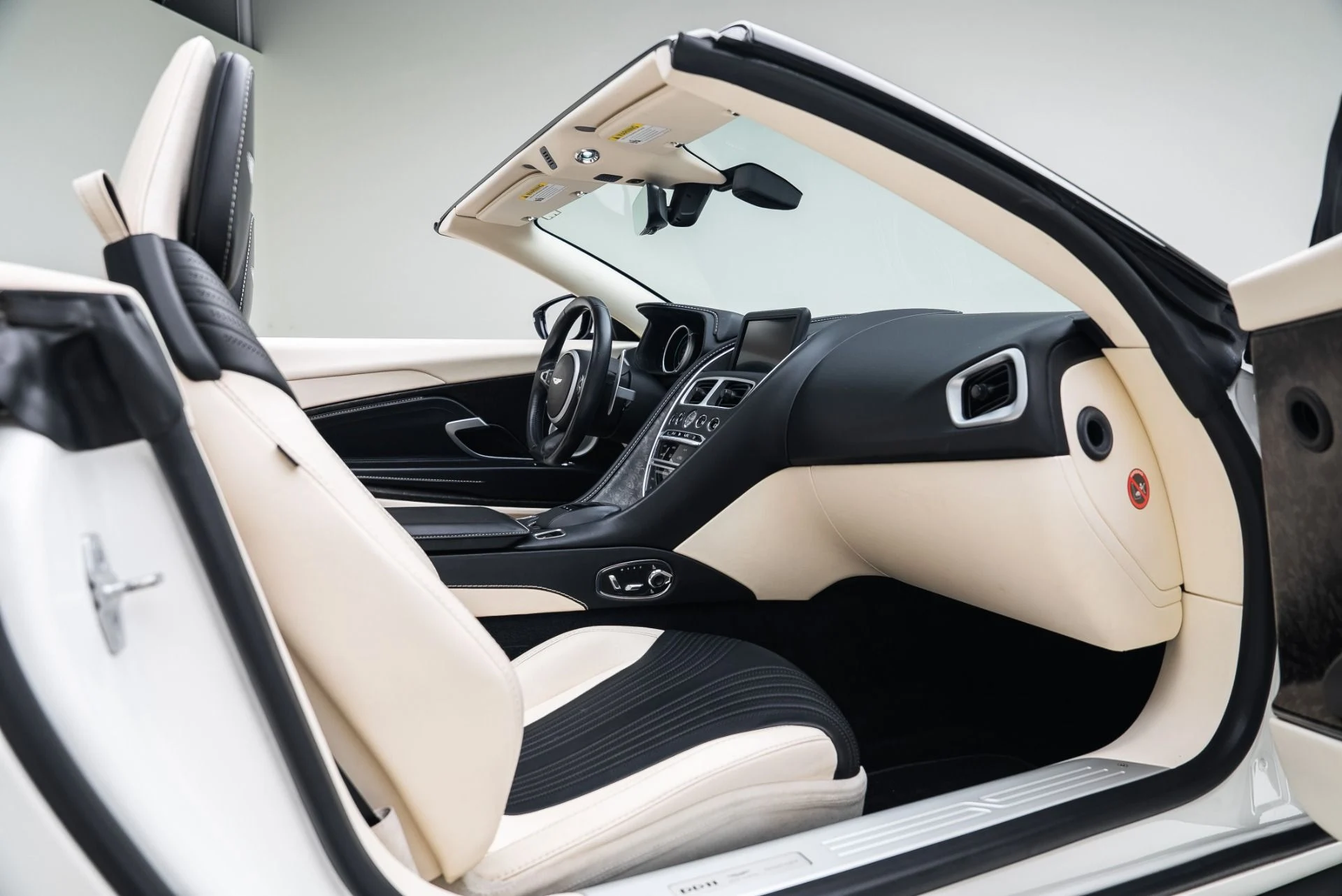 mph033_510999206_Used_2020_Aston_Martin_DB_11_Volante_1764802988_5843553438