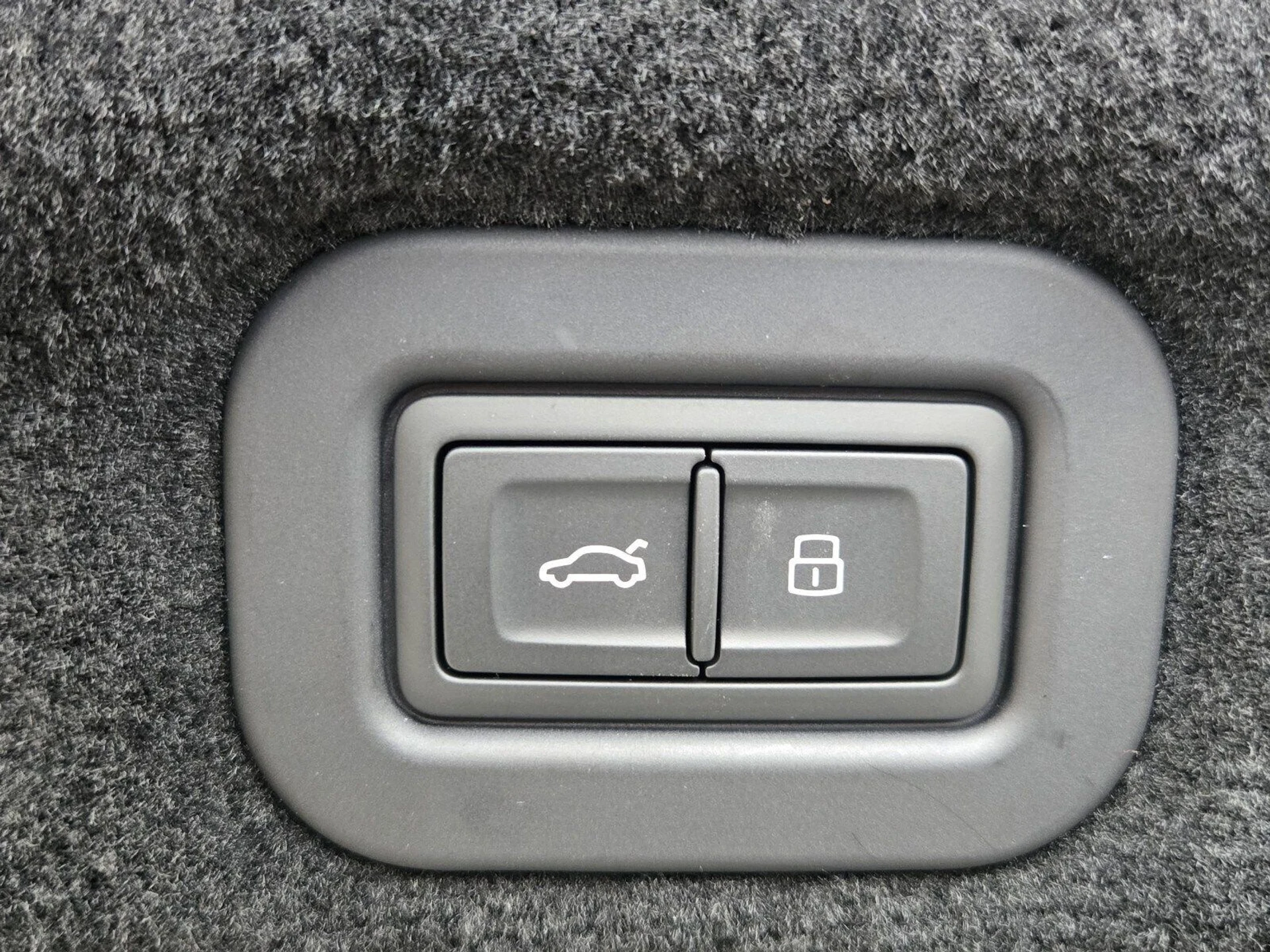 mph033_522936808_a5b12f50de49b4e68fa8a3ad9927f69bx_691637e571