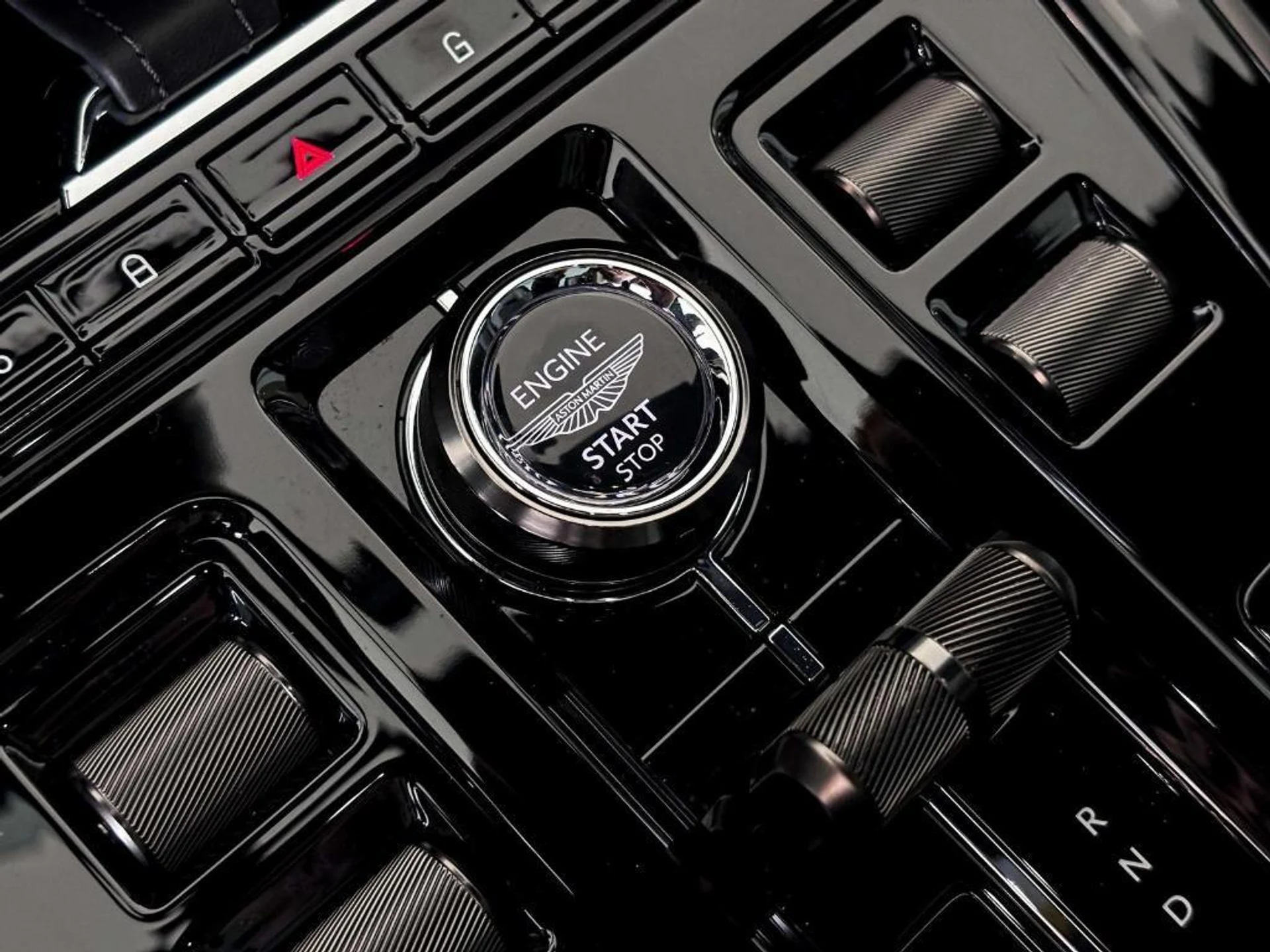 mph033_539781960_t_WHQP_8igy_RW_Tcomv_U_Xc9sic_Gst_E_3a844ad7dd