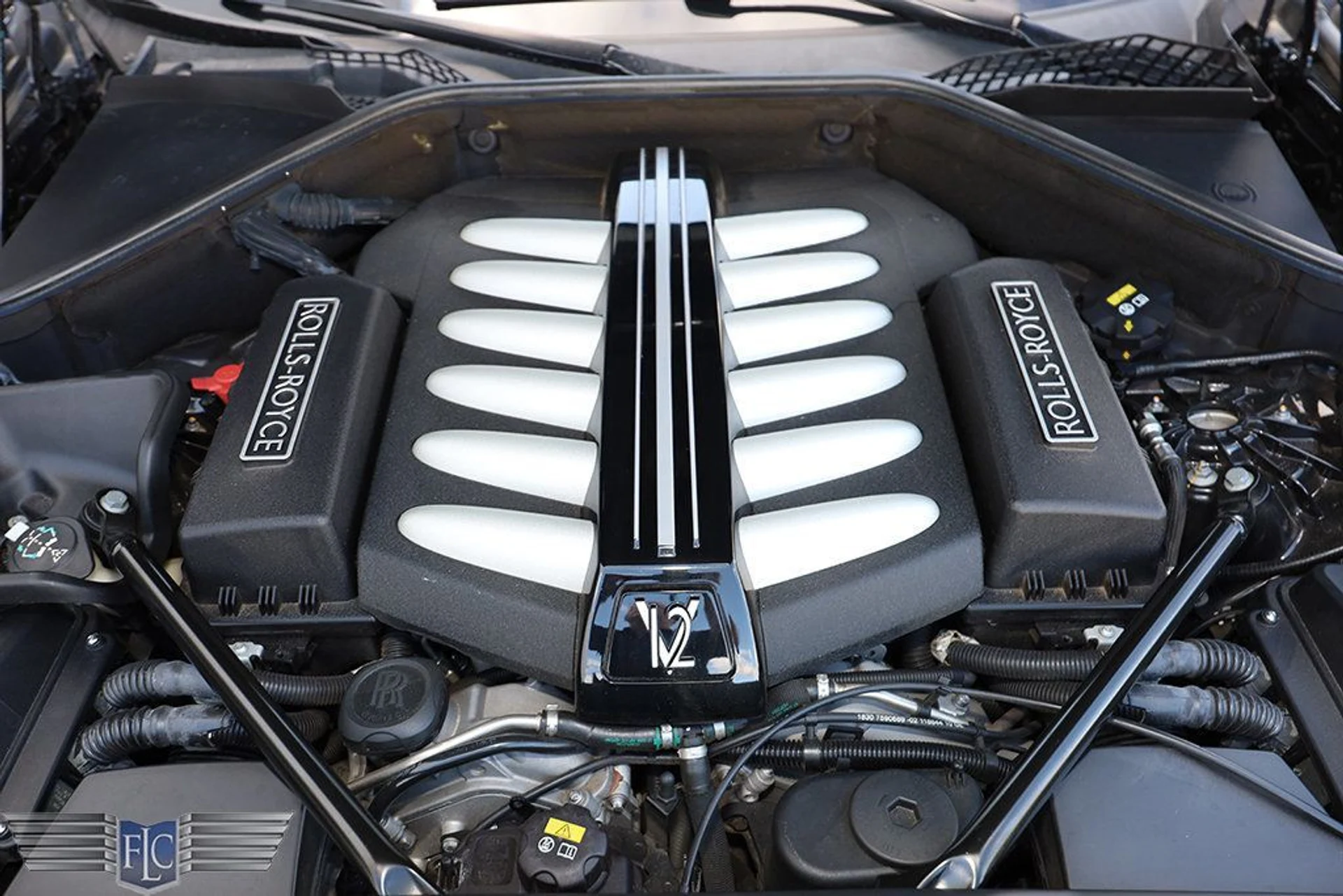 mph033_548813998_used_2017_rolls_royce_dawn_convertible_6305_22967978_34_1024_3813a5e0be