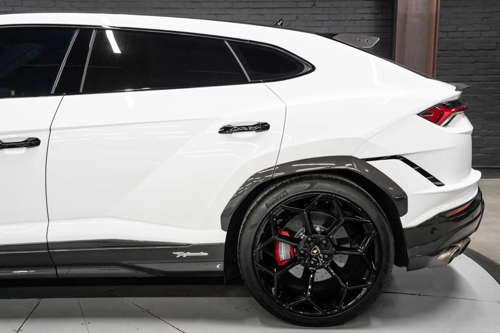 mph033_552059187_lamborghini_urus_2023_994f37710b