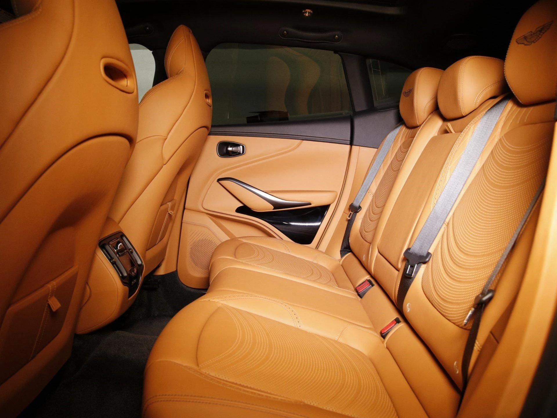 mph033_553643606_Used_2024_Aston_Martin_DBX_707_1710413880_e730a60089