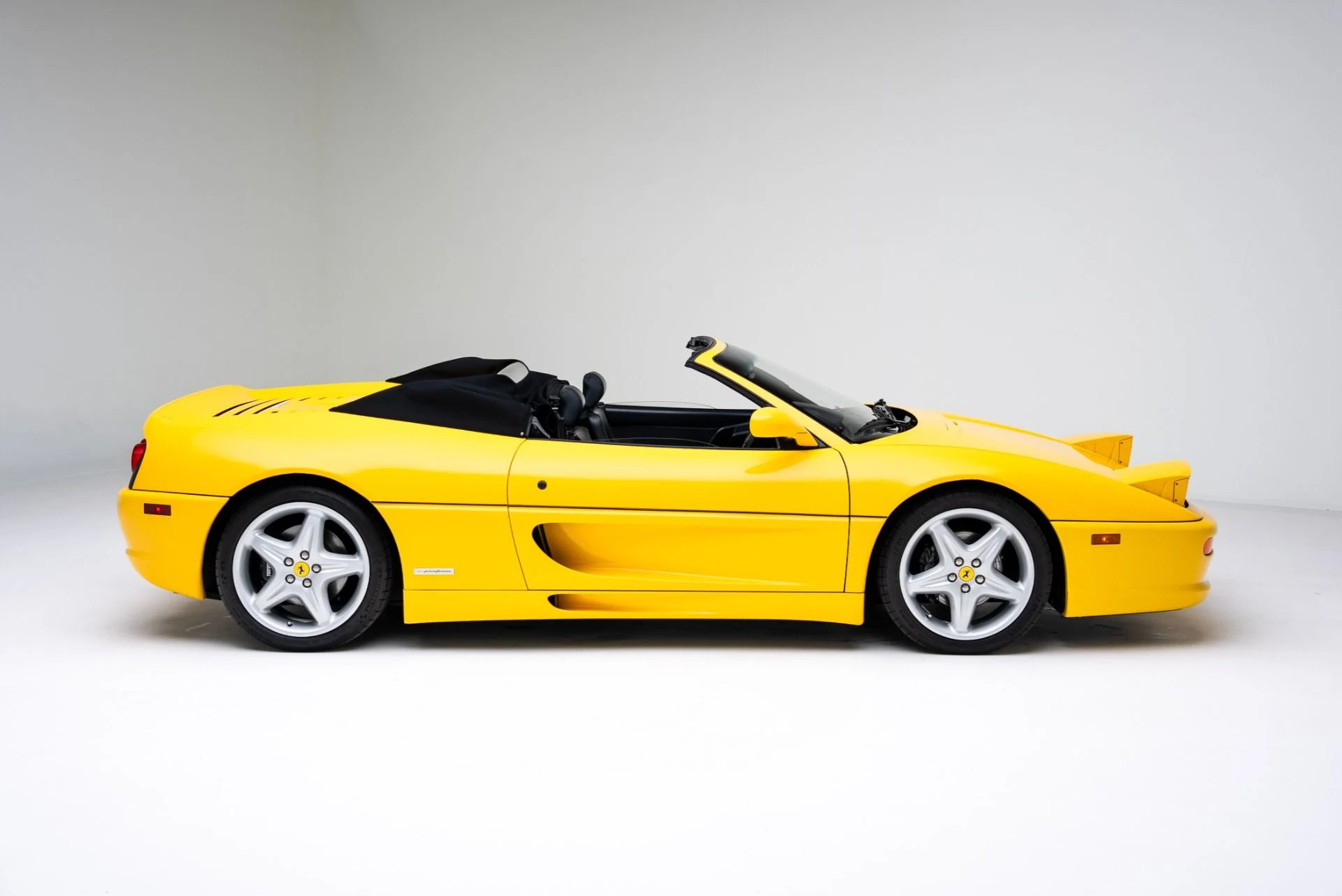 mph033_55922923_Used_1997_Ferrari_F355_Spider_1769636442_ebb80c4165