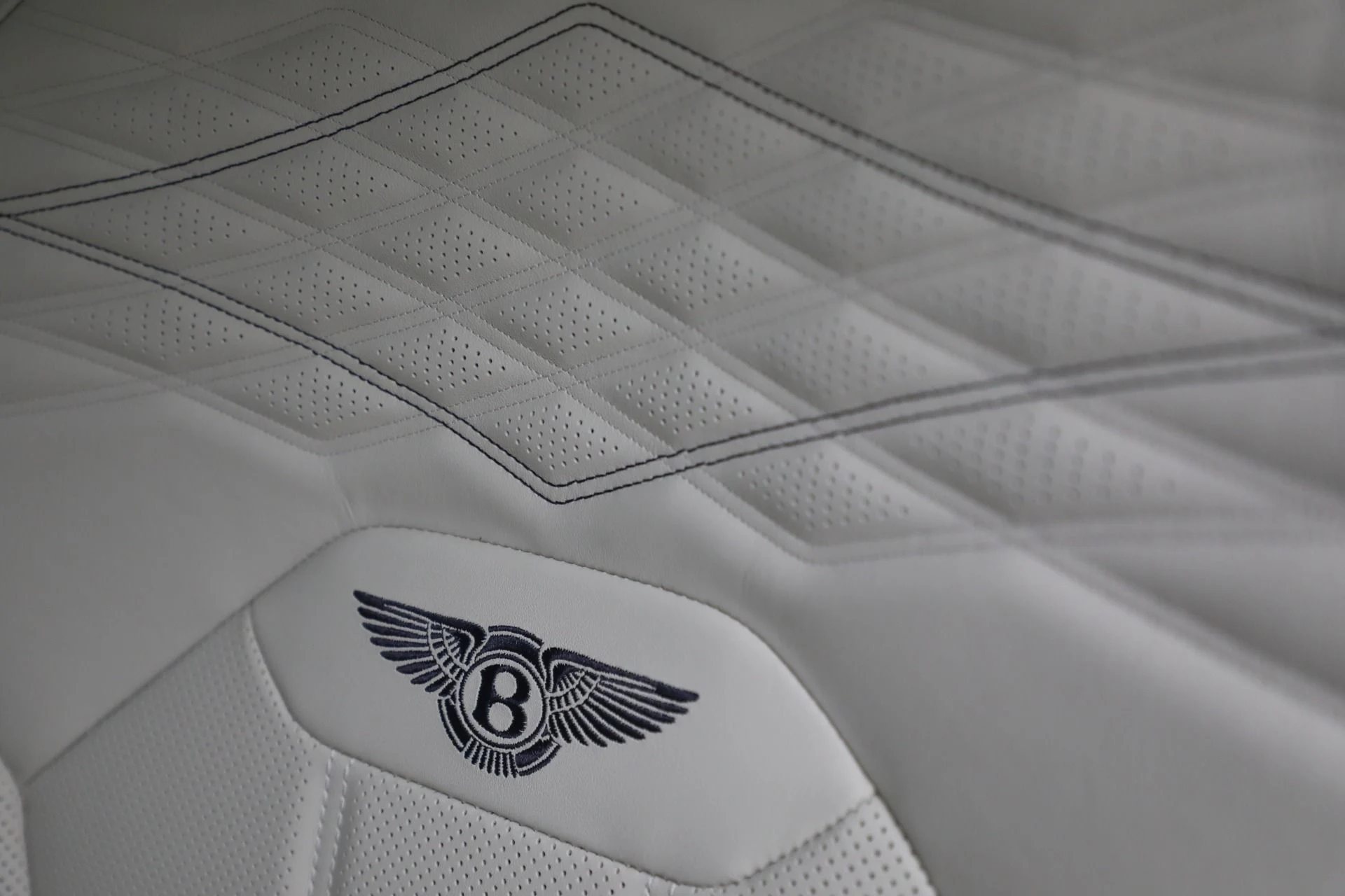 mph033_580790258_New_2025_Bentley_Bentayga_Atelier_Edition_V8_3d2f569d1b