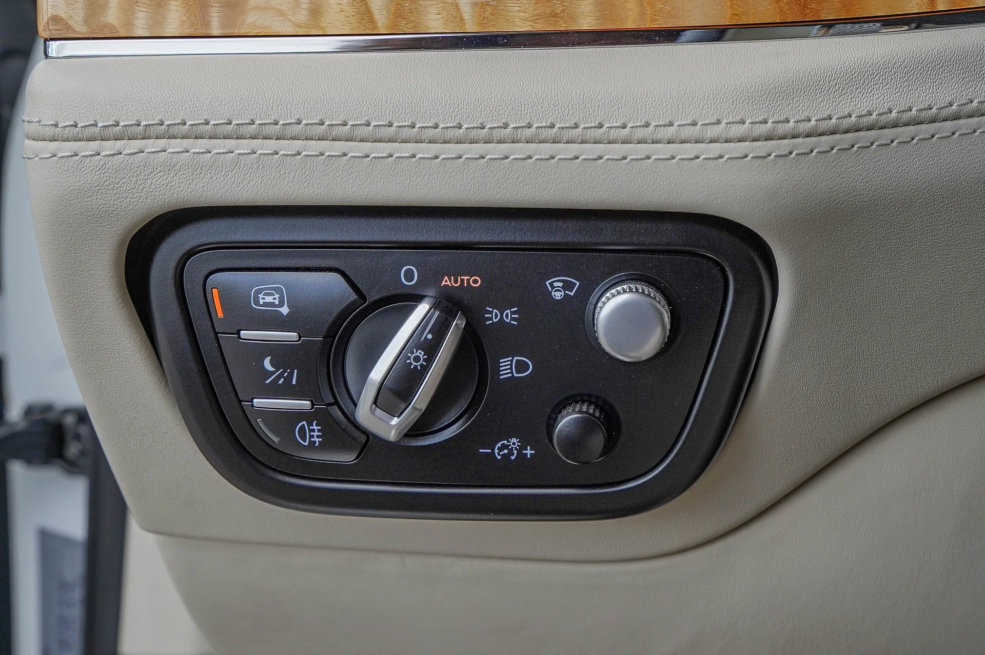 mph033_58106616_Hi_Tech_Luxury_Imports_LLC_SJAAT_2_ZV_8_PC_018729_image_33_43e9ab45fd