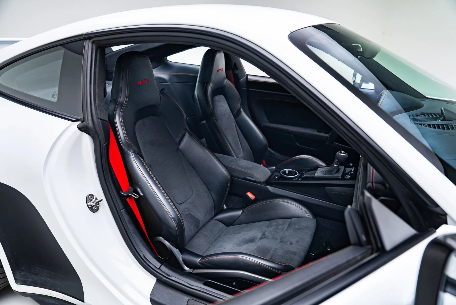 mph033_589993448_Used_2022_Porsche_911_GT_3_1764803094_a2e5883843