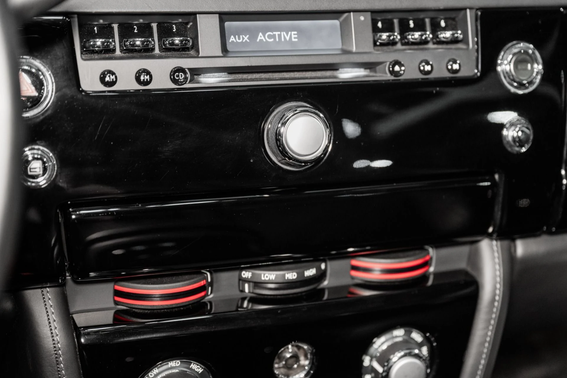 mph033_590584034_Used_2010_Rolls_Royce_Phantom_Coupe_1760972669_a0963b8f9b