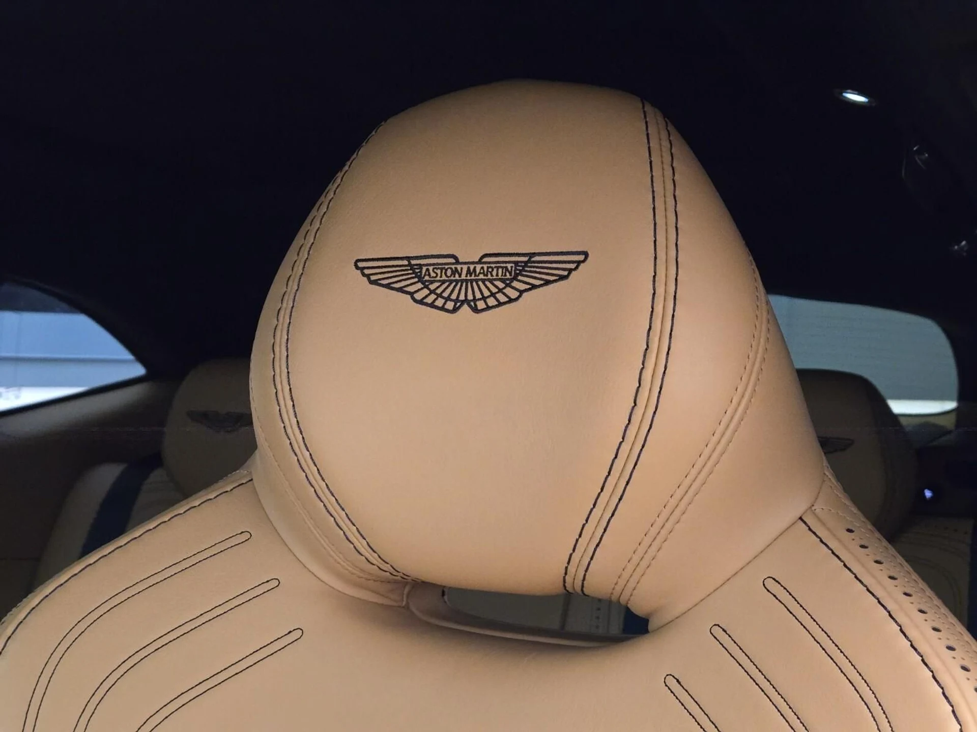 mph033_607993750_Used_2021_Aston_Martin_DBX_1755328546_f1aefc1b87