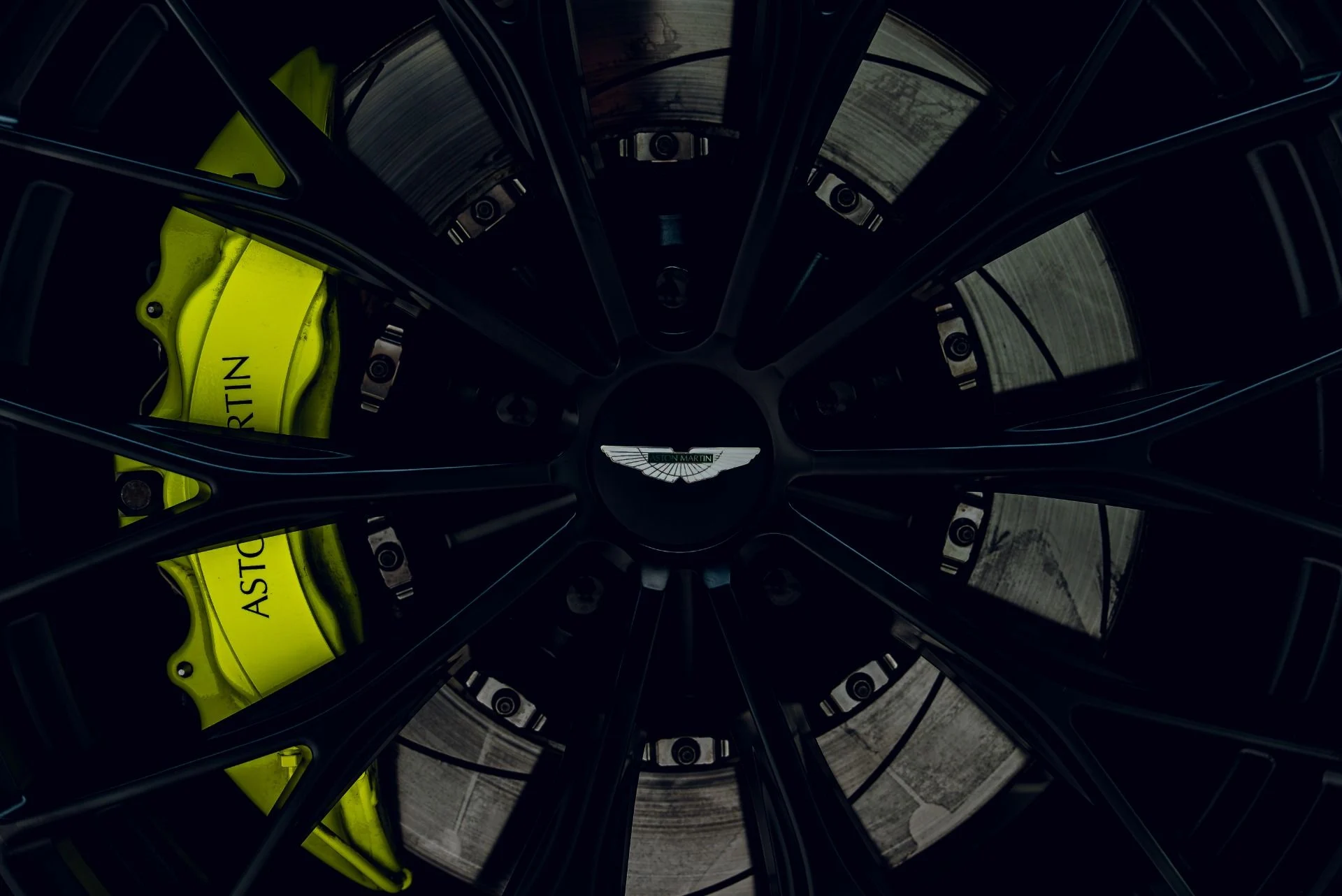 mph033_608280078_Used_2023_Aston_Martin_Vantage_F1_Edition_1783661190_5a750723f2