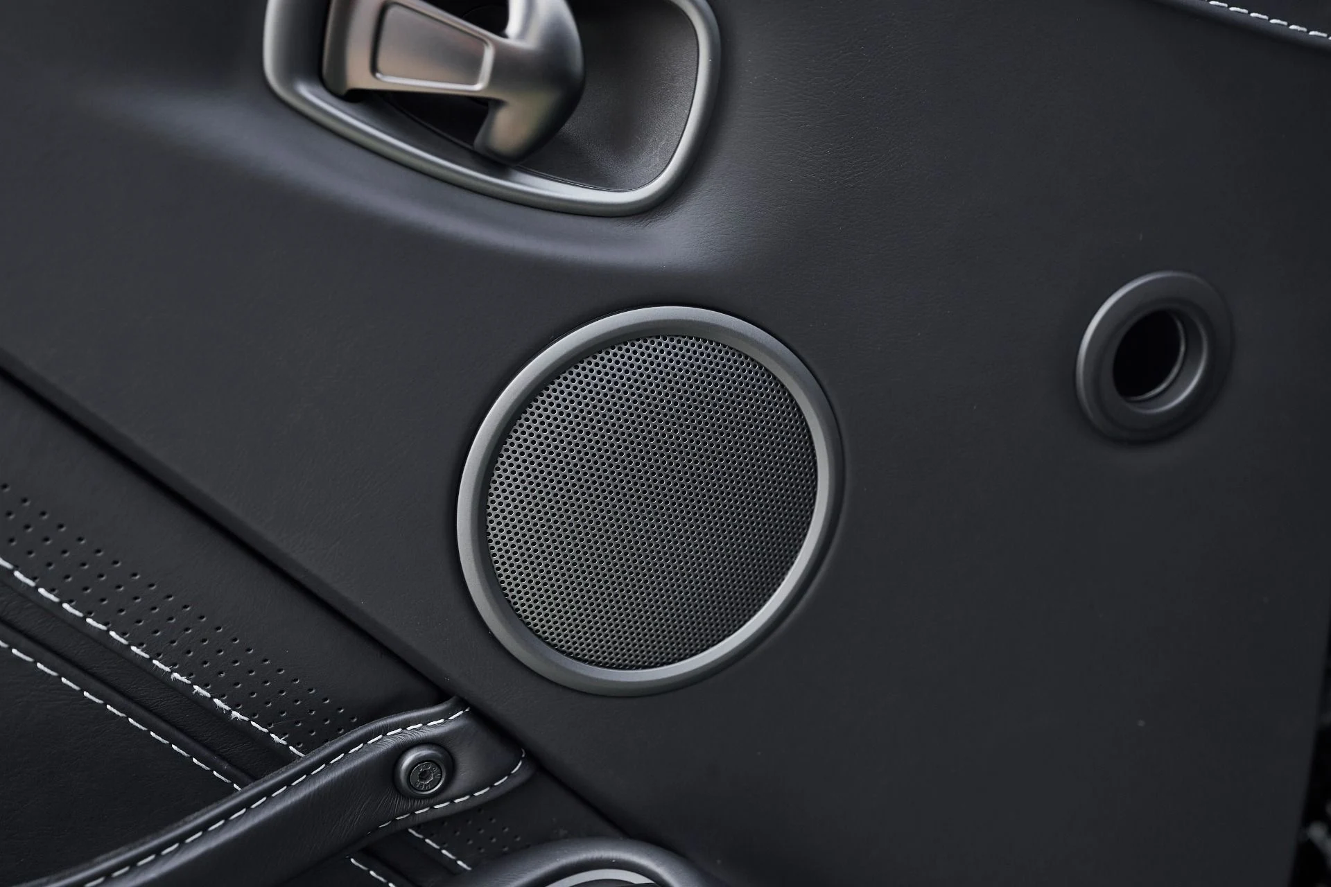 mph033_615184523_Used_2023_Aston_Martin_Vantage_Base_1762913663_23b32fe527