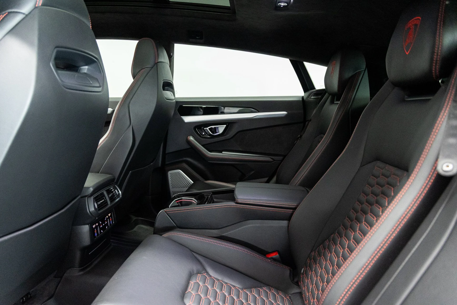 mph033_617846179_67f71ac41653e9640227a4a52a2aa7e8x_aa60663e1c