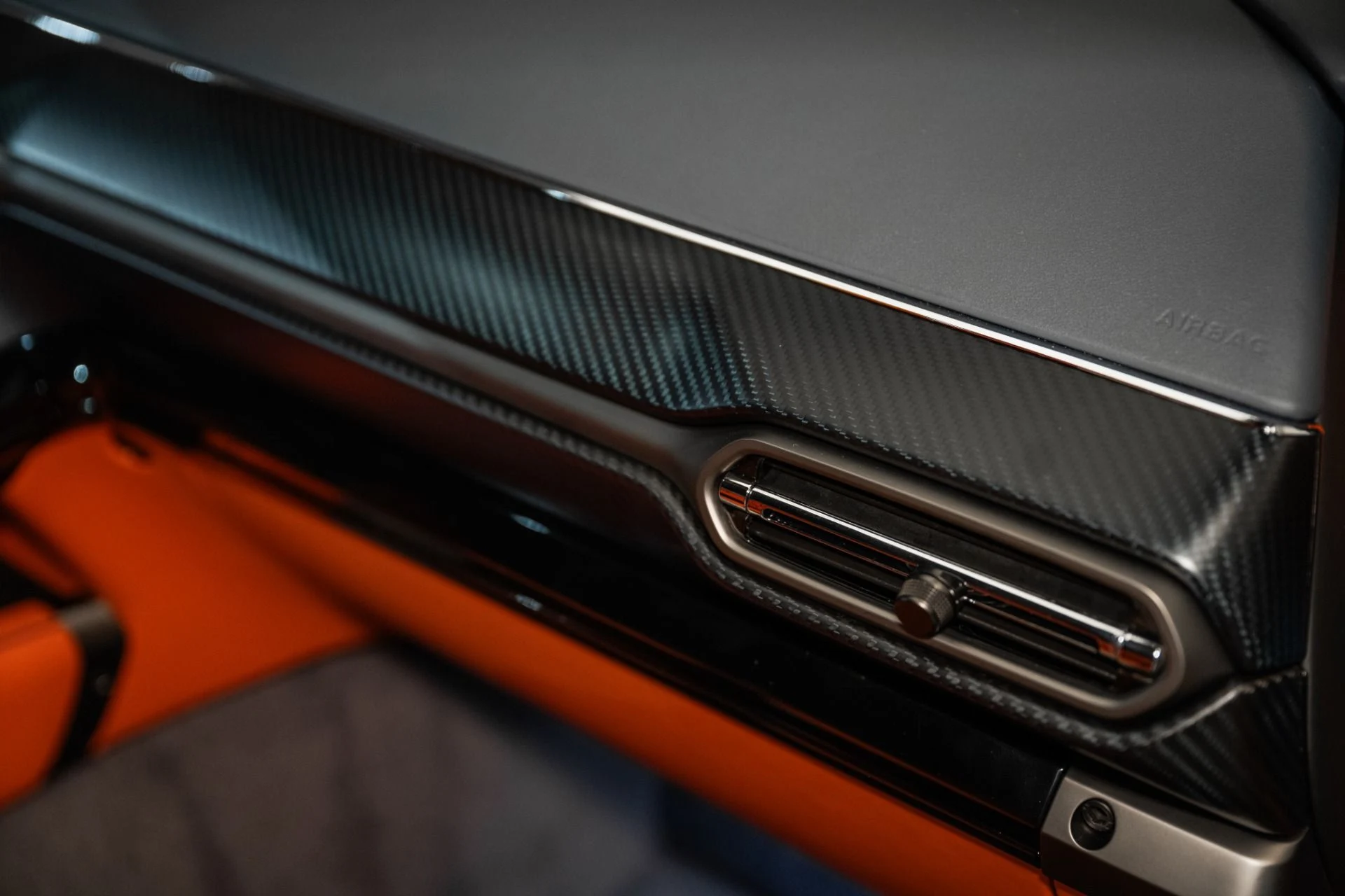 mph033_630152040_Used_2025_Aston_Martin_Vantage_Coupe_1737041109_1b6eb676f0