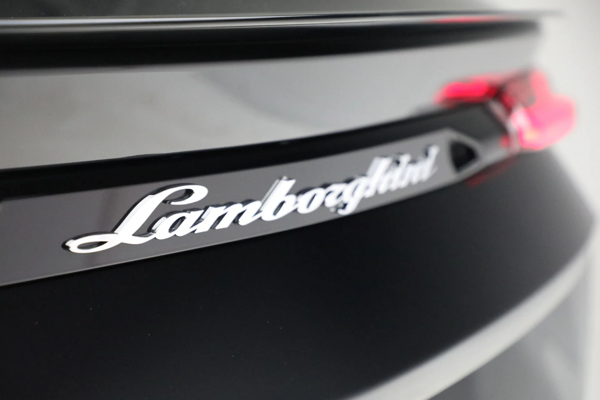 mph033_631154770_Used_2022_Lamborghini_Urus_1761597990_7700008554