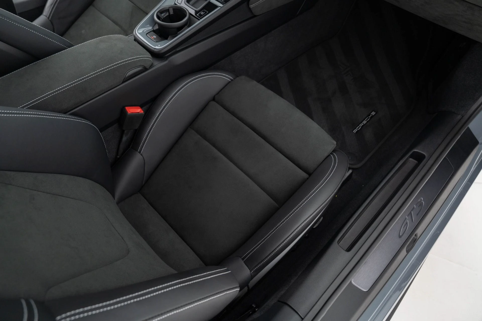 mph033_63133328_Used_2024_Porsche_911_GT_3_1774634344_9599c59677