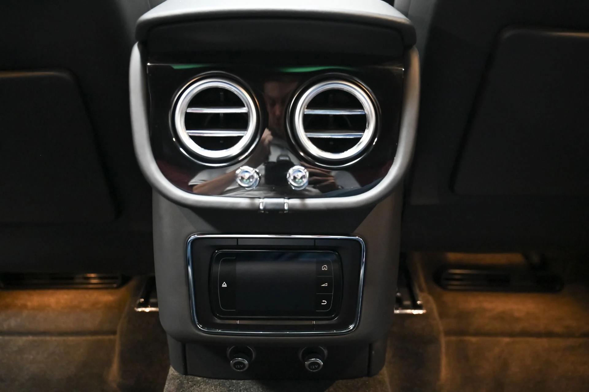 mph033_65115725_Used_2018_Bentley_Bentayga_W12_1759788100_4cb4774b30