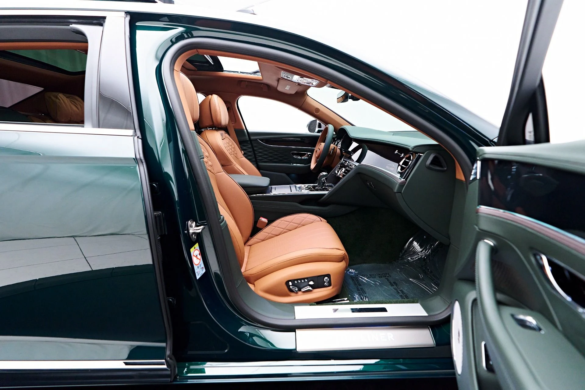 mph033_655677475_Used_2024_Bentley_Flying_Spur_Mulliner_W12_1756173334_f1b9decba9