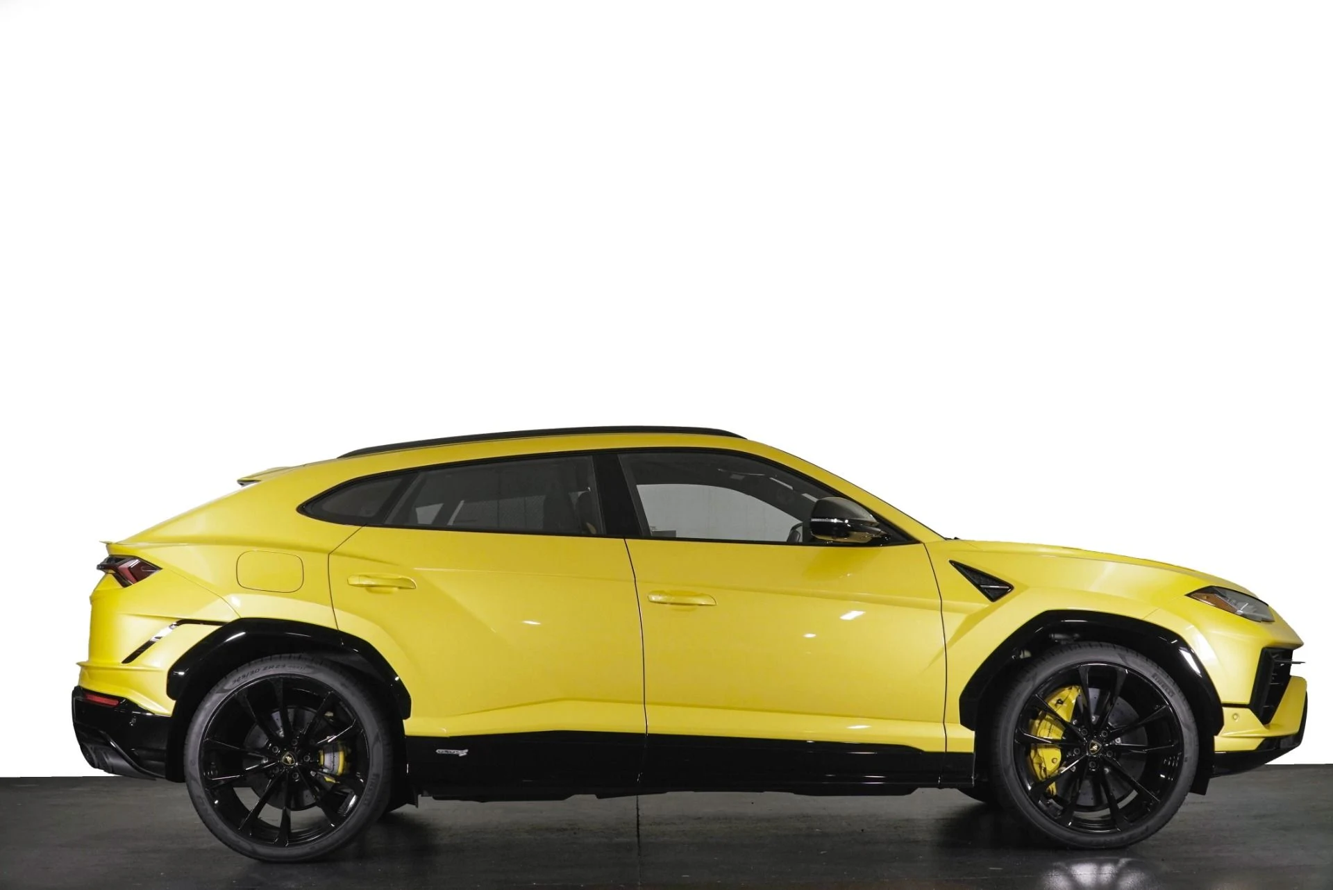mph033_66108969_Used_2023_Lamborghini_Urus_S_1782321107_65c44b1d88