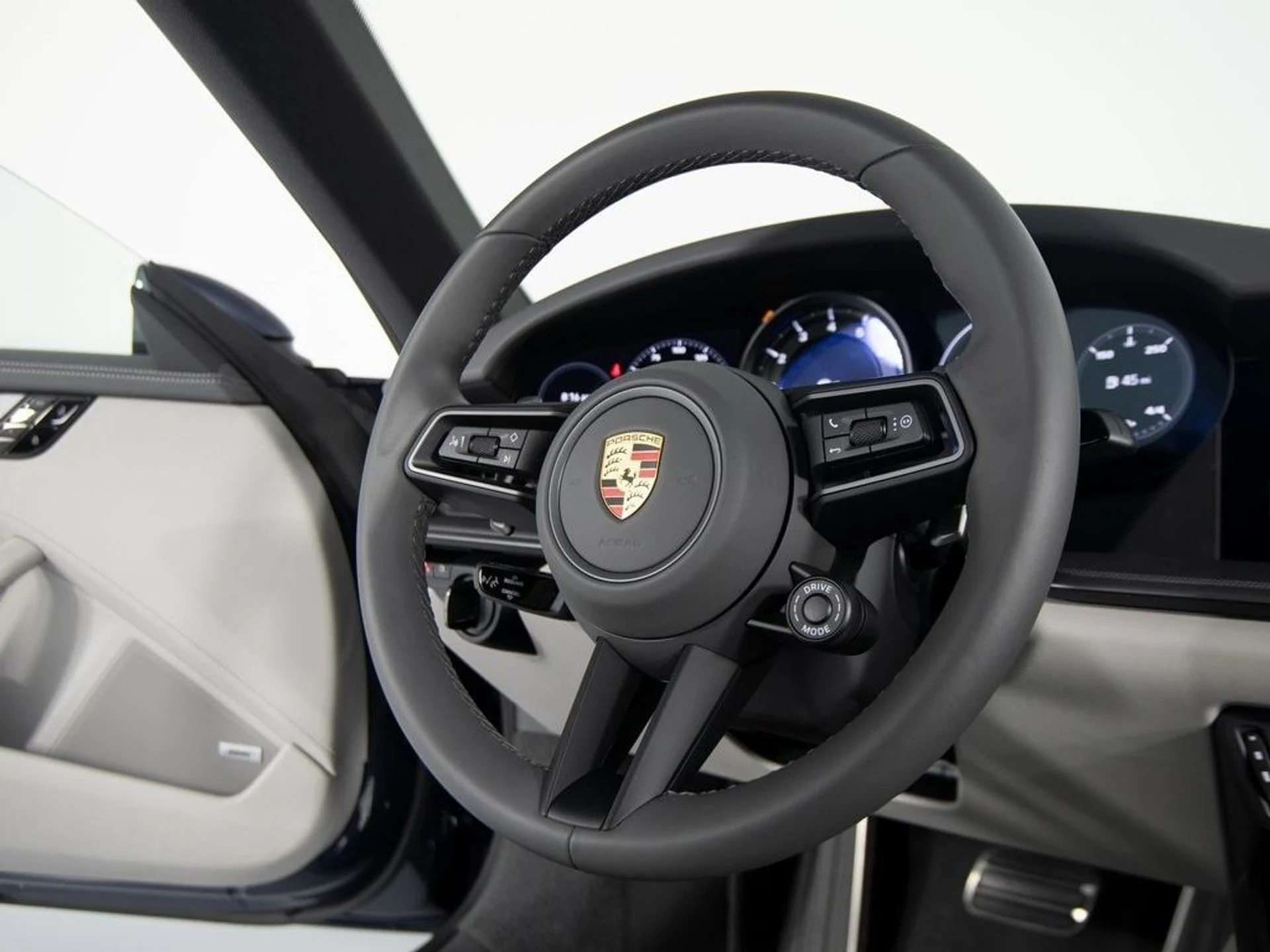 mph033_681215847_12fa34f973bee3cde68397839f26eb8ax_6b733ed909