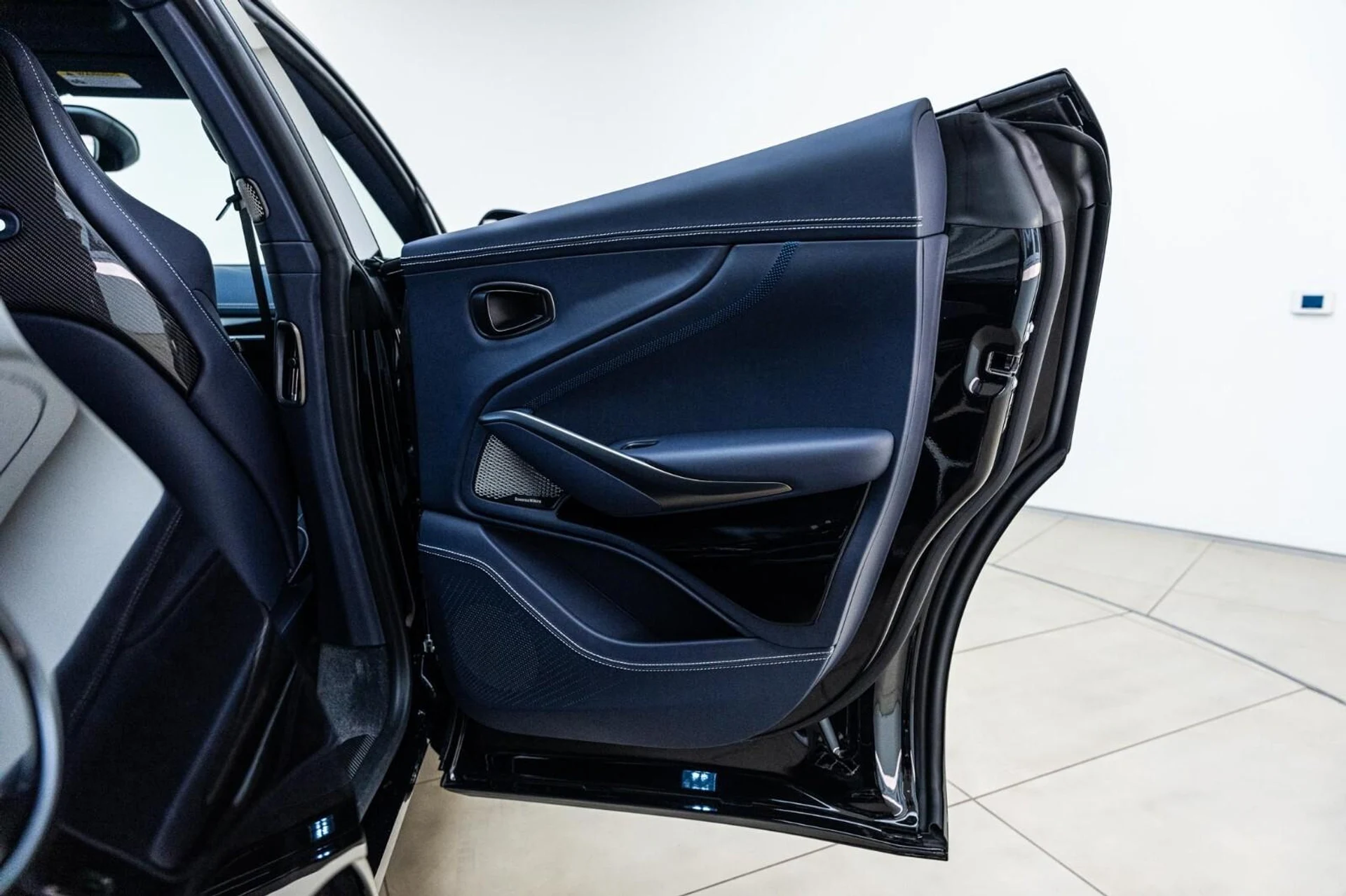 mph033_686138517_New_2025_Aston_Martin_DBX_707_AWD_1744624311_693a4d14c3