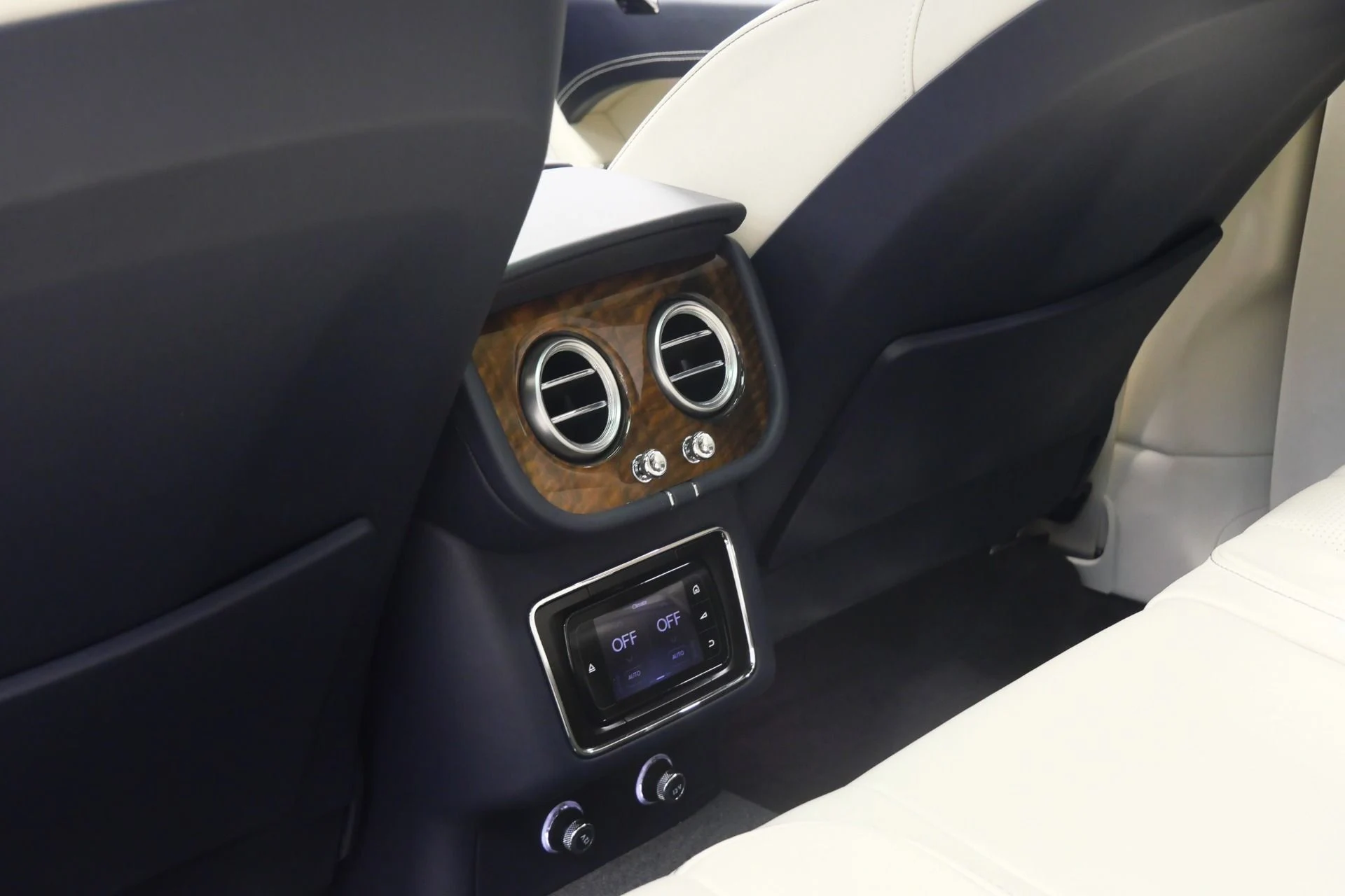mph033_693800346_Used_2018_Bentley_Bentayga_Onyx_Edition_W12_Touring_Specification_Front_Seat_Comfort_Specification_1772647427_ccc30f0b0b