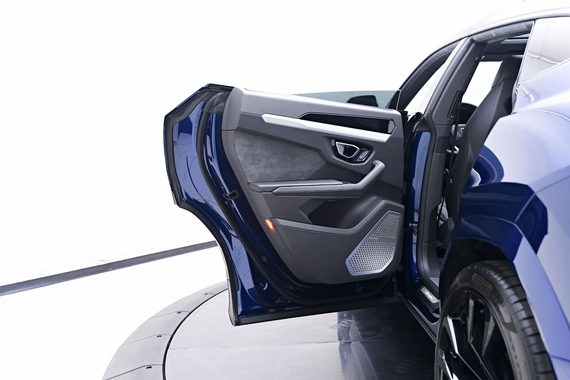 mph033_695751875_Used_2020_Lamborghini_Urus_Base_1754965756_6f51e1414a