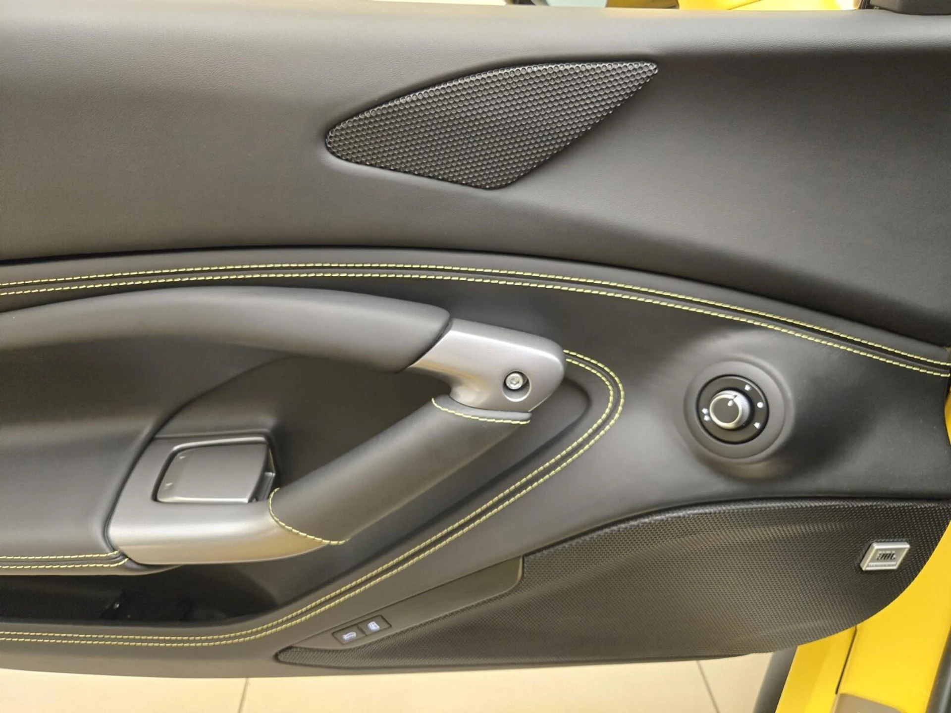 mph033_702549828_Used_2021_Ferrari_F8_Spider_1766213875_269b6e22b0