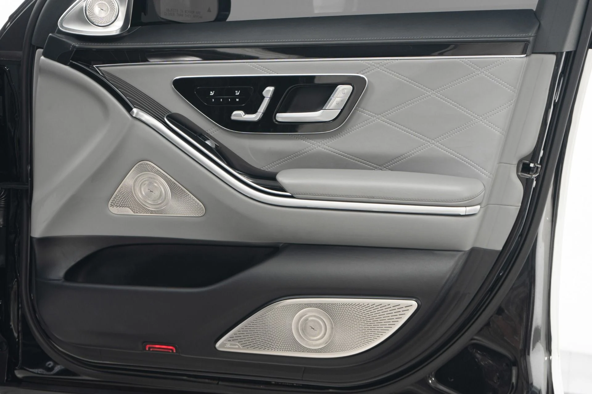 mph033_702907245_Used_2021_Mercedes_Benz_Maybach_S_580_4_MATIC_Factory_Two_Tone_paint_Executive_Rear_Seat_Package_Bottle_Chiller_1776288092_f136bd18fe