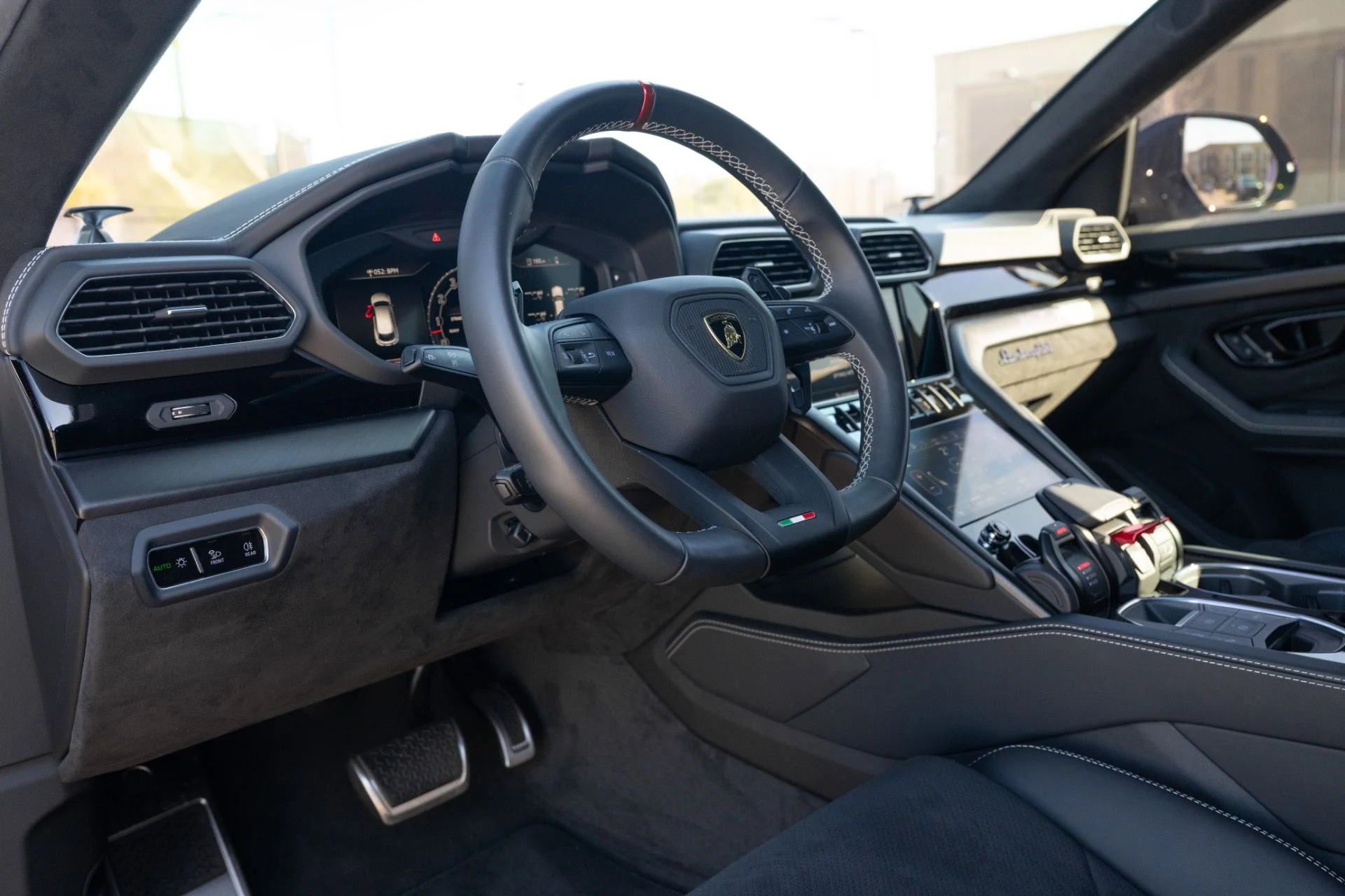mph033_704410807_Used_2024_Lamborghini_URUS_S_1781213375_5a2f395420