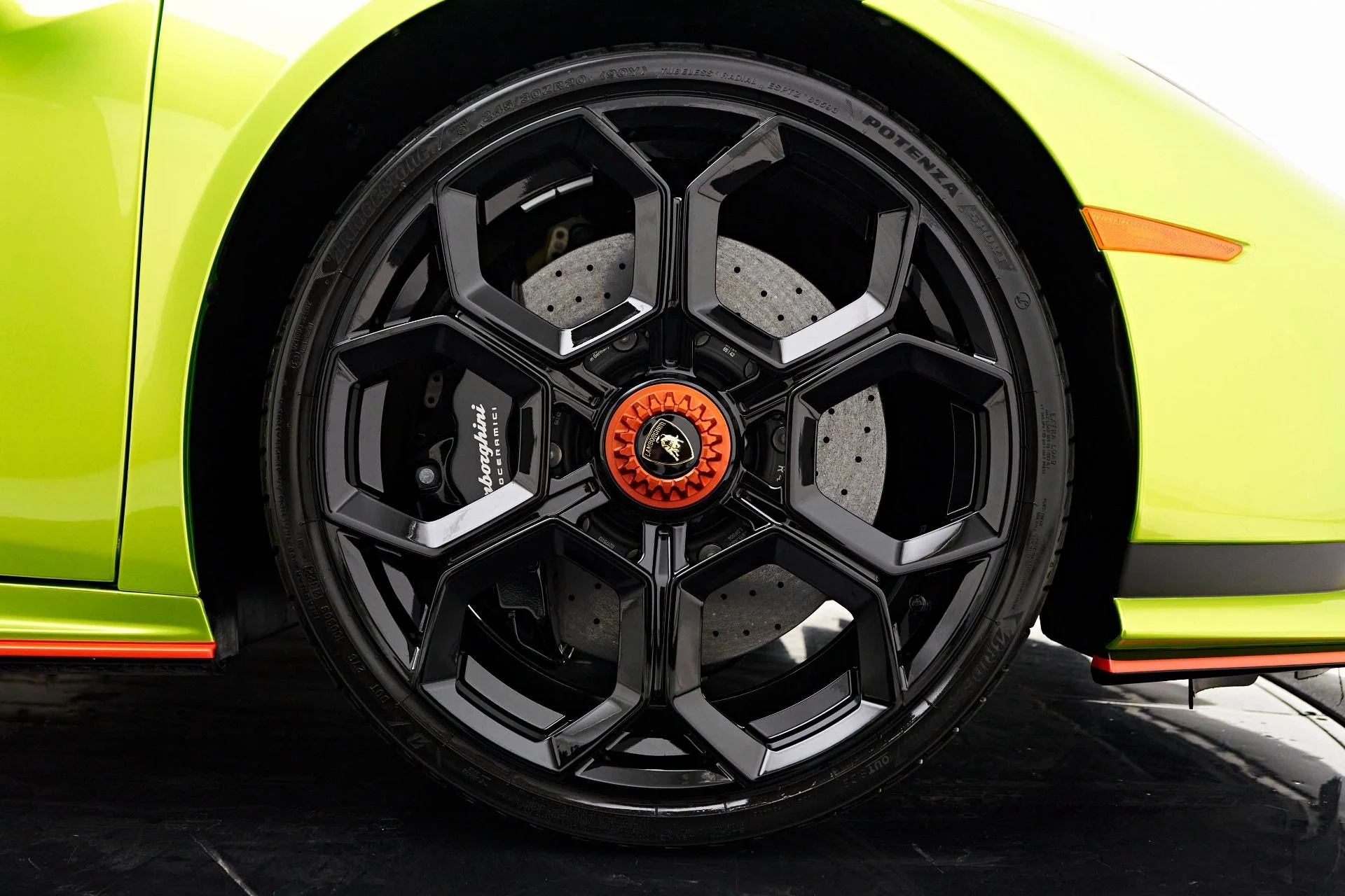 mph033_716406275_Used_2023_Lamborghini_Huracan_Tecnica_Base_1715640571_e1a913ac33