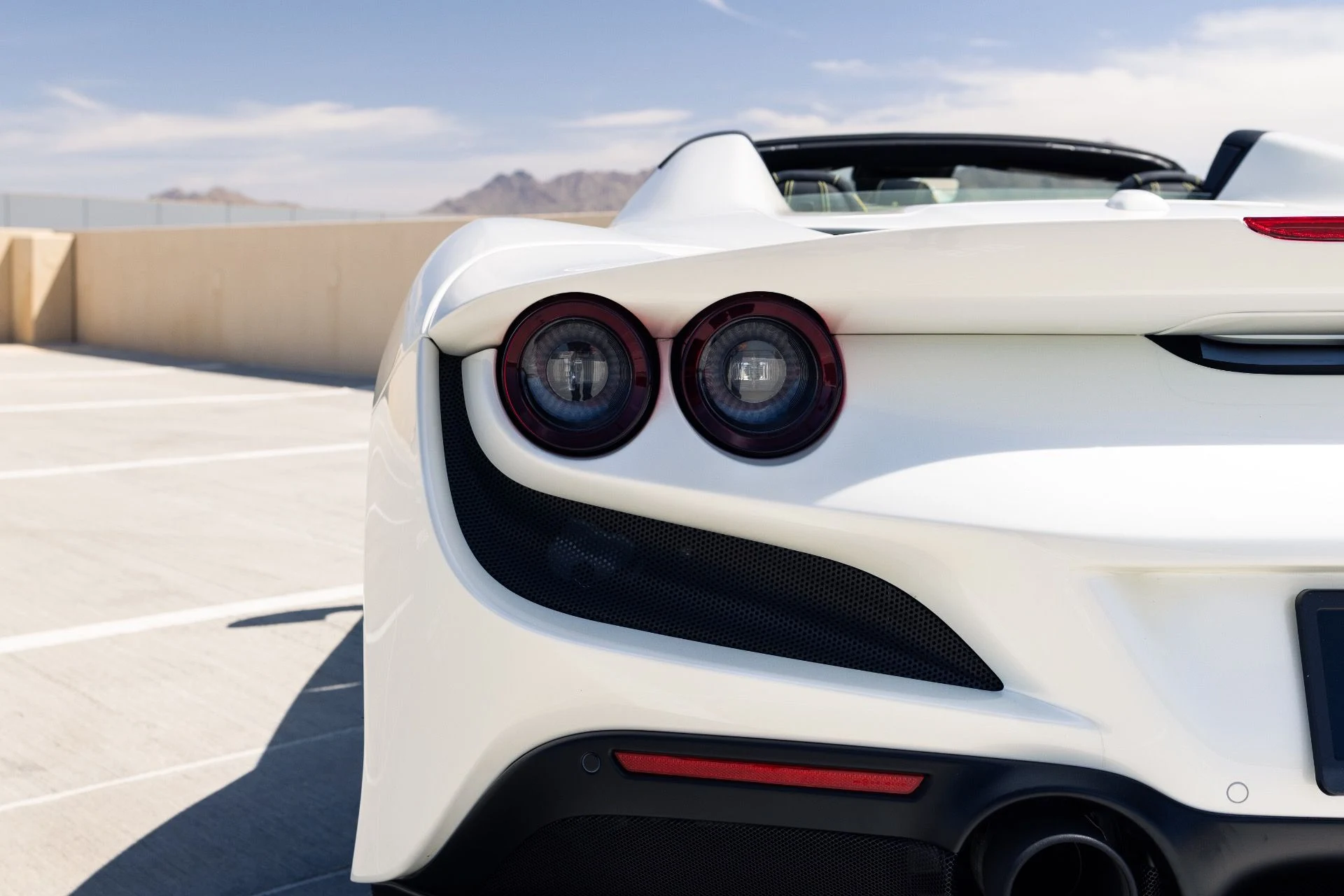 mph033_73454363_Used_2023_Ferrari_F8_Spider_1776809234_395df99af3