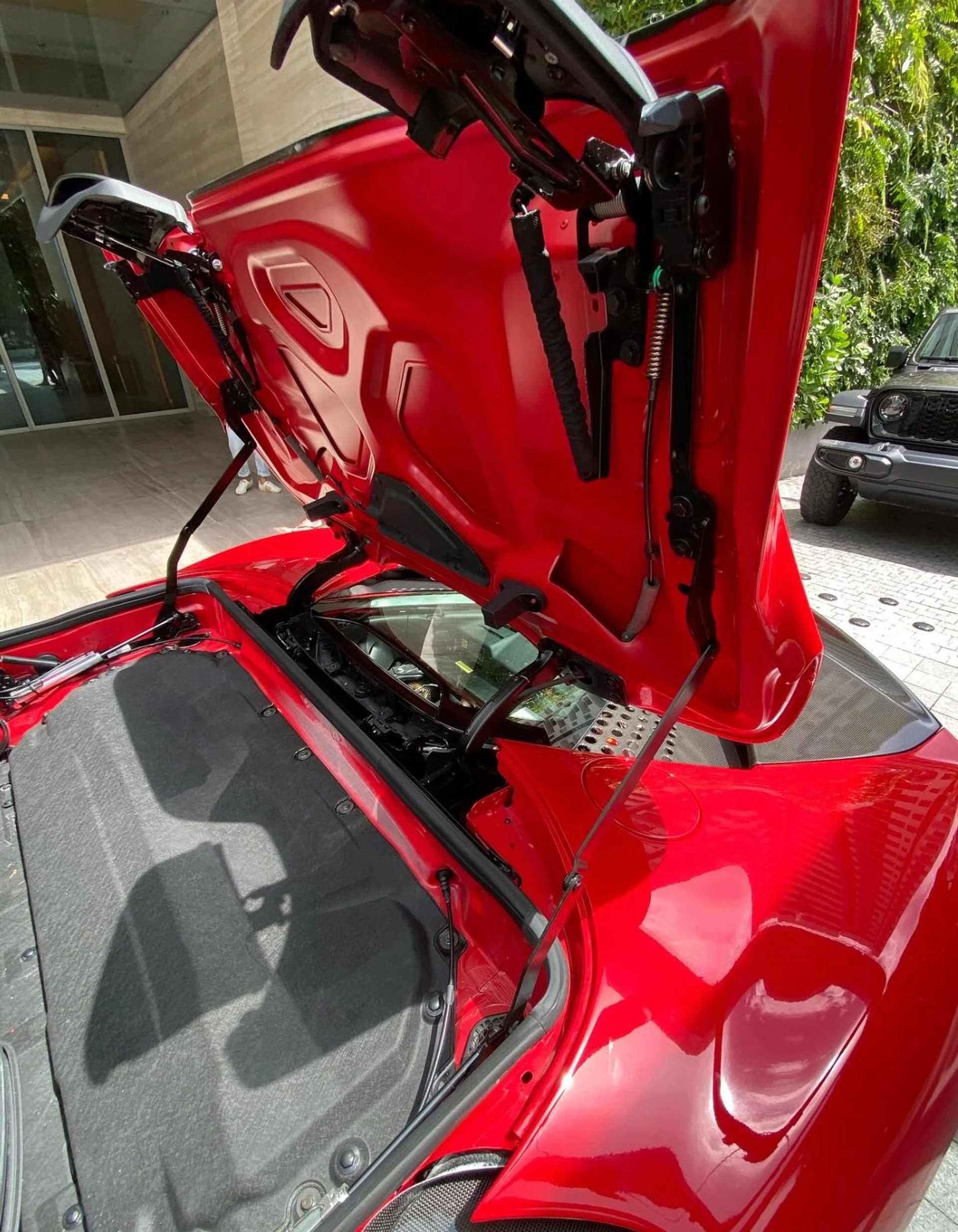 mph033_737657848_Used_2023_Ferrari_SF_90_Spider_1758758145_1f20375b28