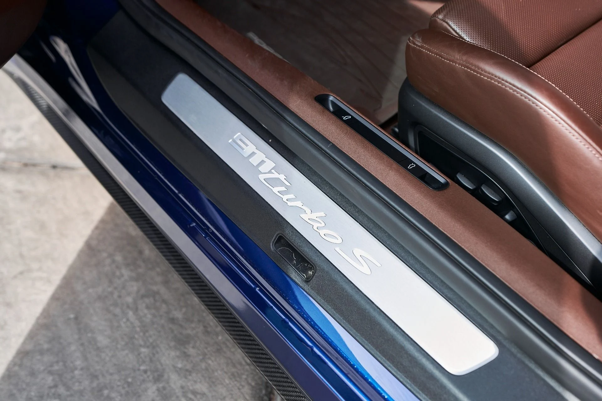 mph033_738950186_Used_2022_Porsche_911_Turbo_S_1760421812_e2bea26469