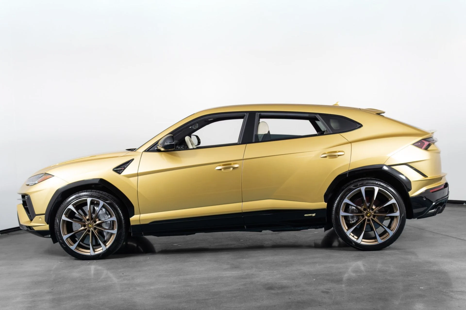 mph033_744417478_Used_2023_Lamborghini_Urus_S_1781741186_aa2a0d94a4