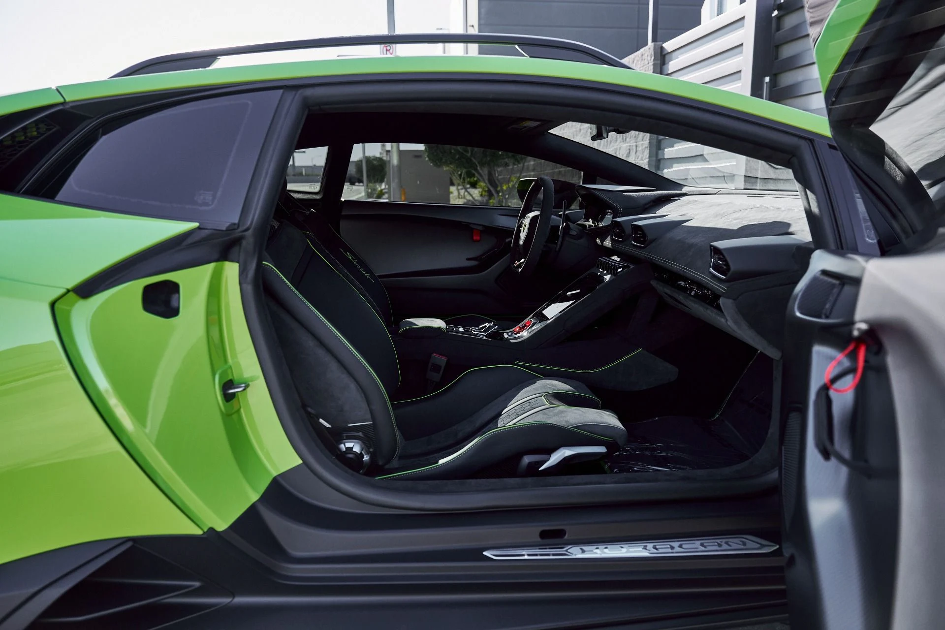 mph033_749824608_Used_2024_Lamborghini_Huracan_Sterrato_Base_1767062425_b9aec60b38