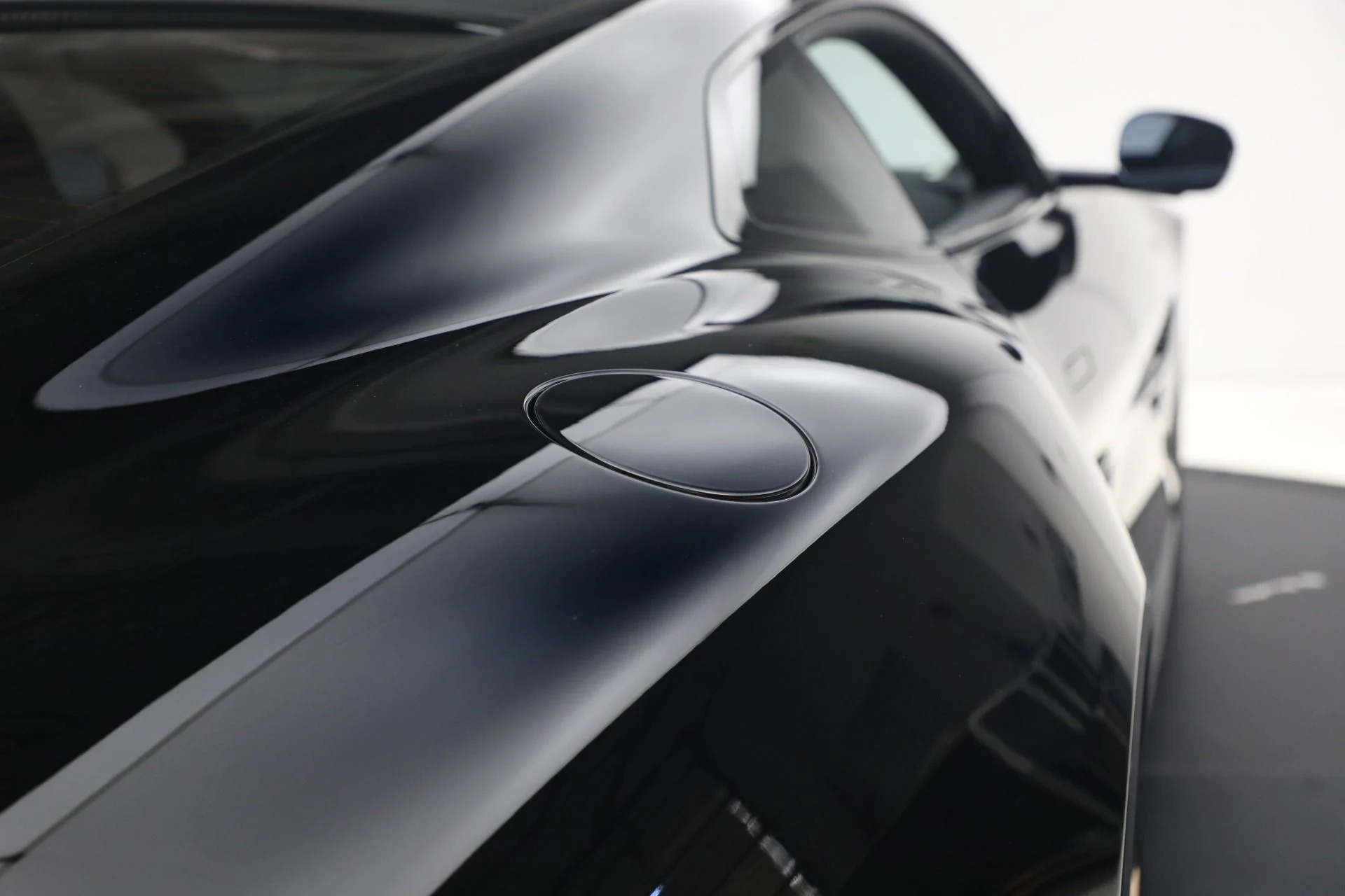 mph033_752836388_Used_2025_Aston_Martin_Vanquish_1789418284_b93e64fac8