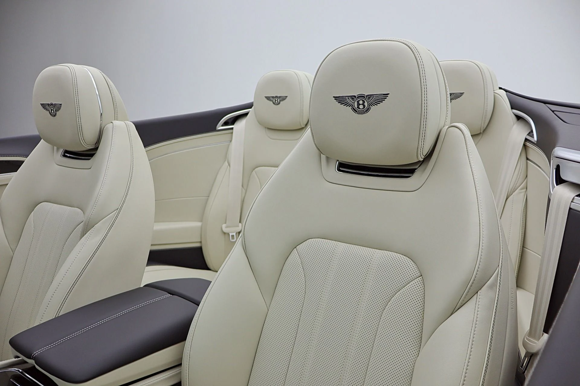 mph033_762946086_New_2026_Bentley_Continental_GTC_8b4be8ce3e
