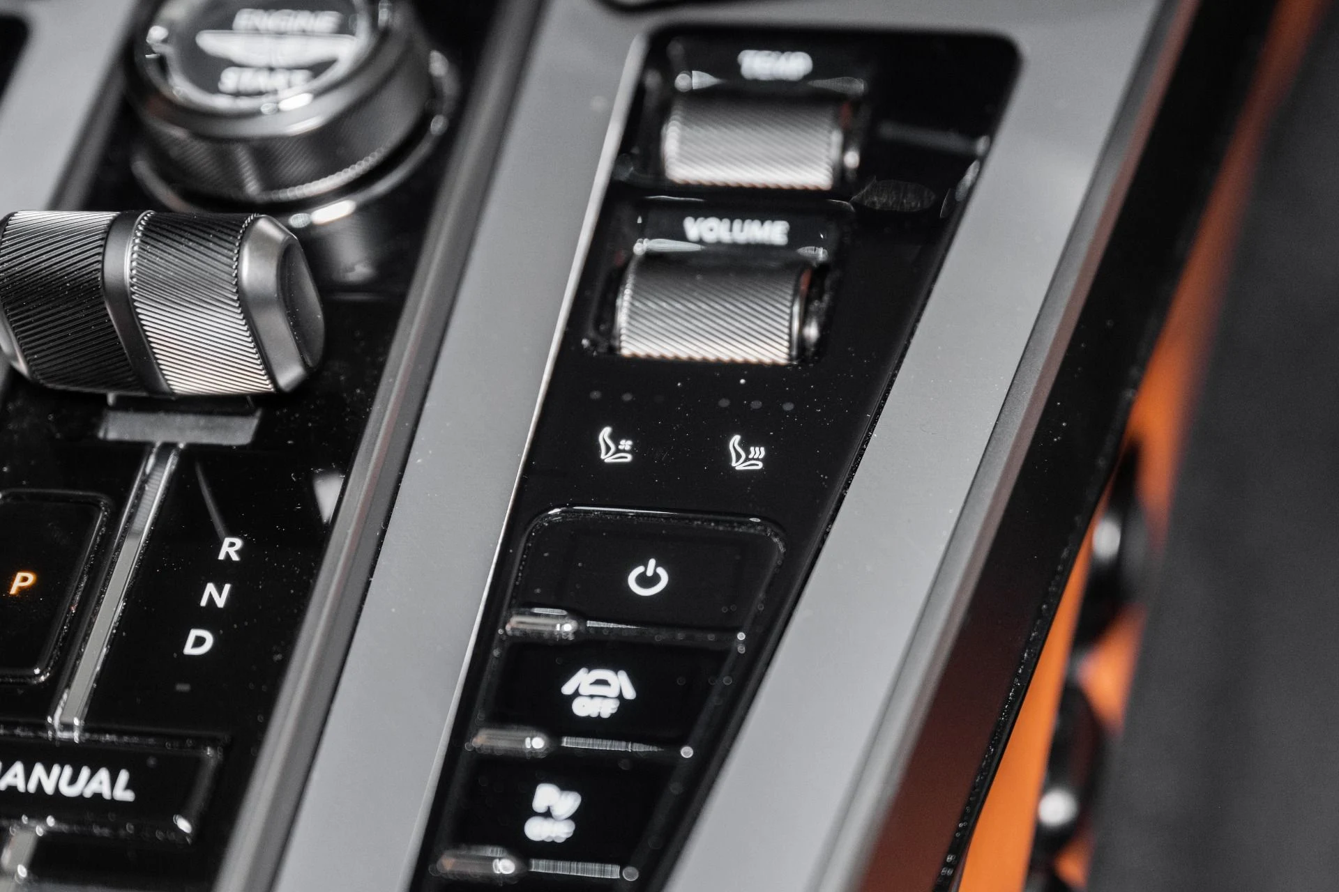 mph033_765338166_Used_2025_Aston_Martin_Vanquish_1751746222_497004414b