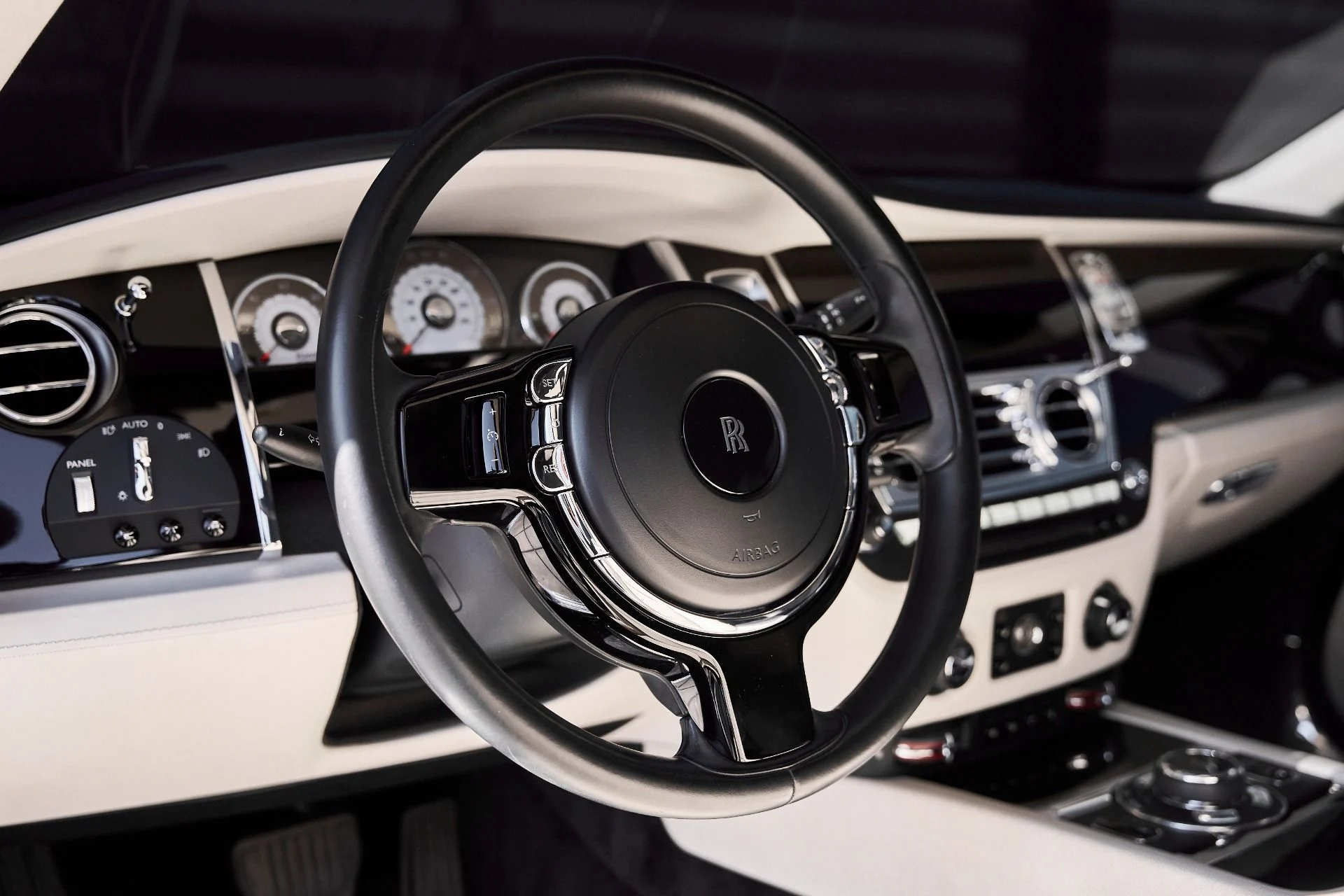 mph033_768482218_Used_2015_Rolls_Royce_Wraith_1770669839_0677ea7d20