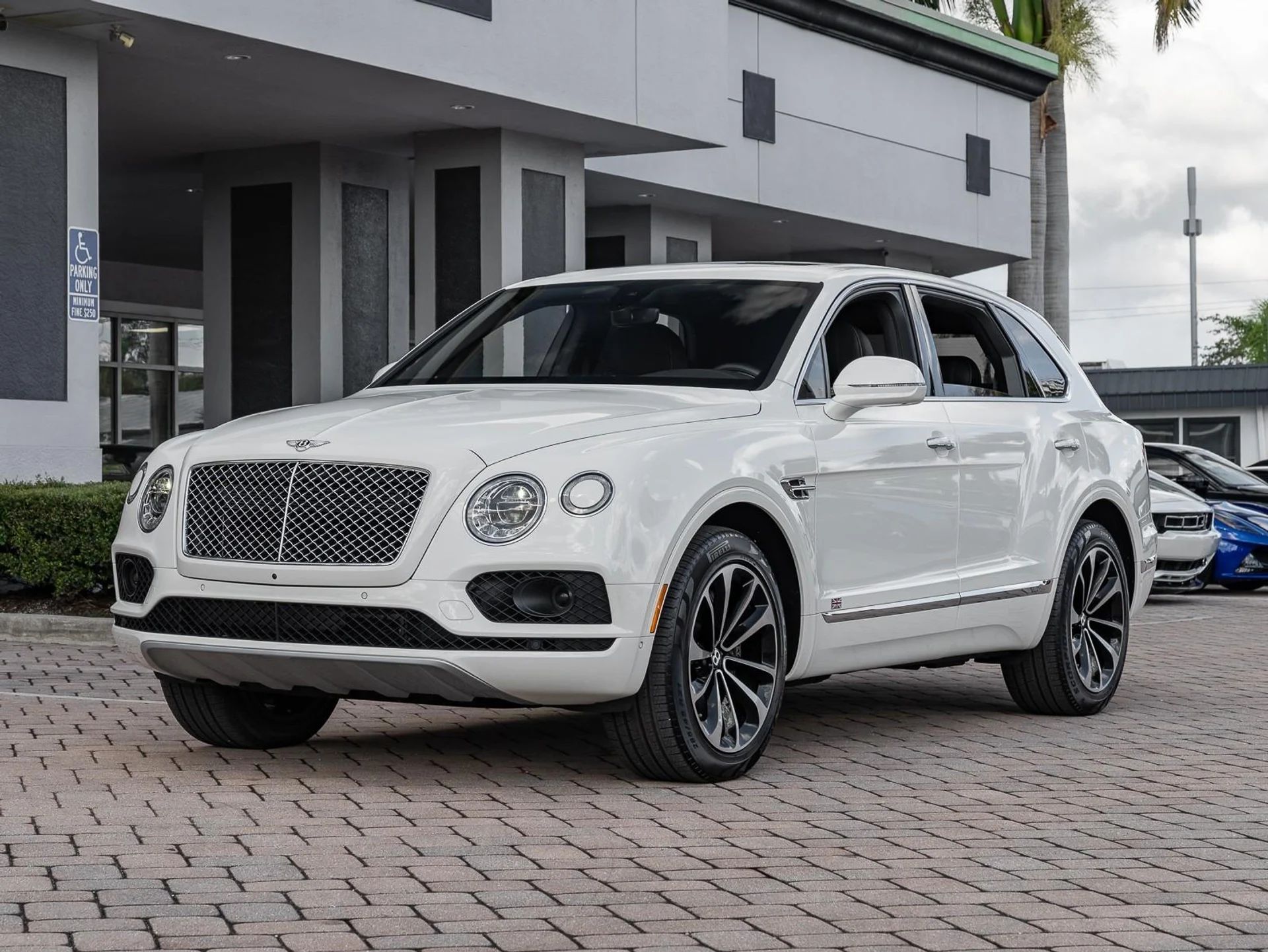 mph033_770276573_Used_2018_Bentley_Bentayga_W12_Signature_1761171412_1a862b7956