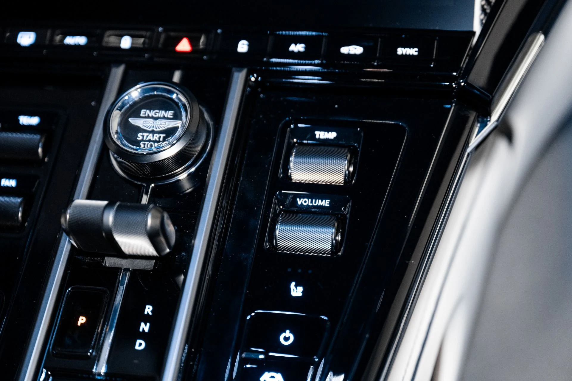 mph033_772030344_Used_2025_Aston_Martin_Vantage_Coupe_1741617065_b0425f74d9