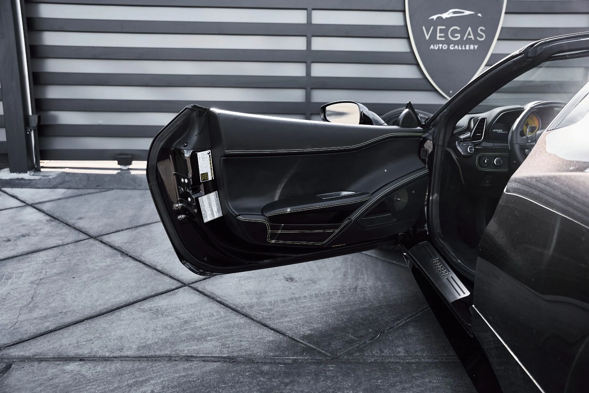 mph033_77315478_Used_2015_Ferrari_458_Spider_Base_1777010247_ed8c0d5eff