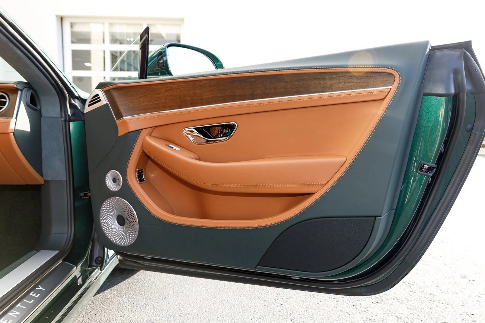 mph033_775945607_570a4bd8400cfb0bb57fd07d62f04532x_b904024558