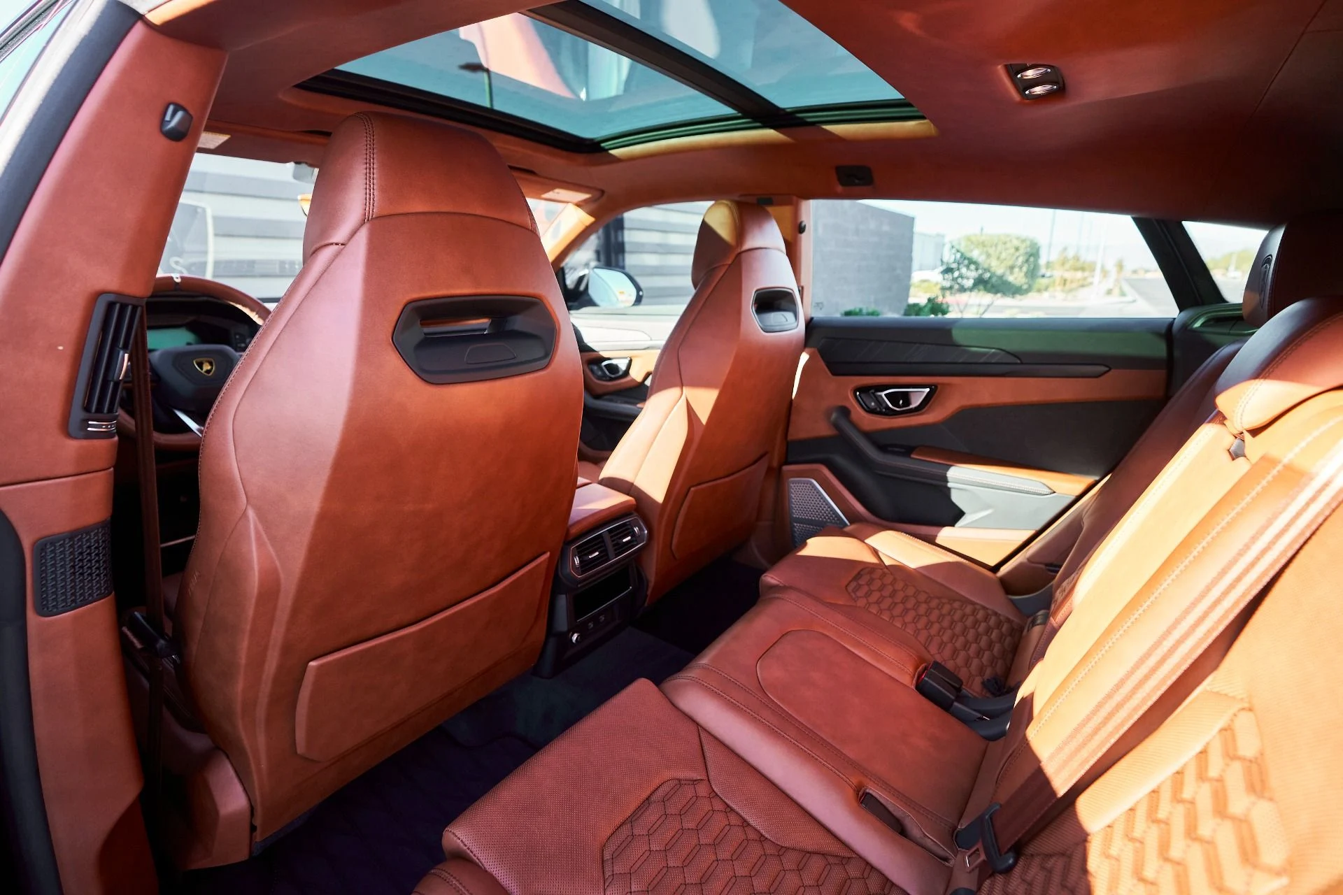 mph033_786116699_Used_2022_Lamborghini_Urus_1764710463_58e77f1b40